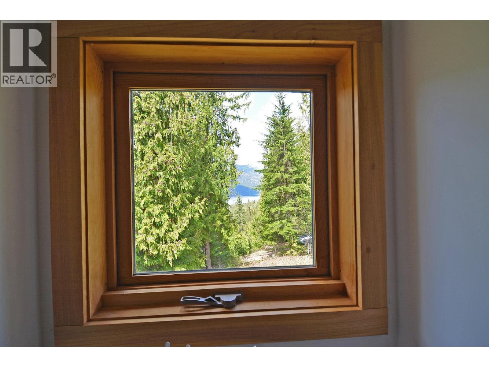 8907 MARTENS Road, Slocan