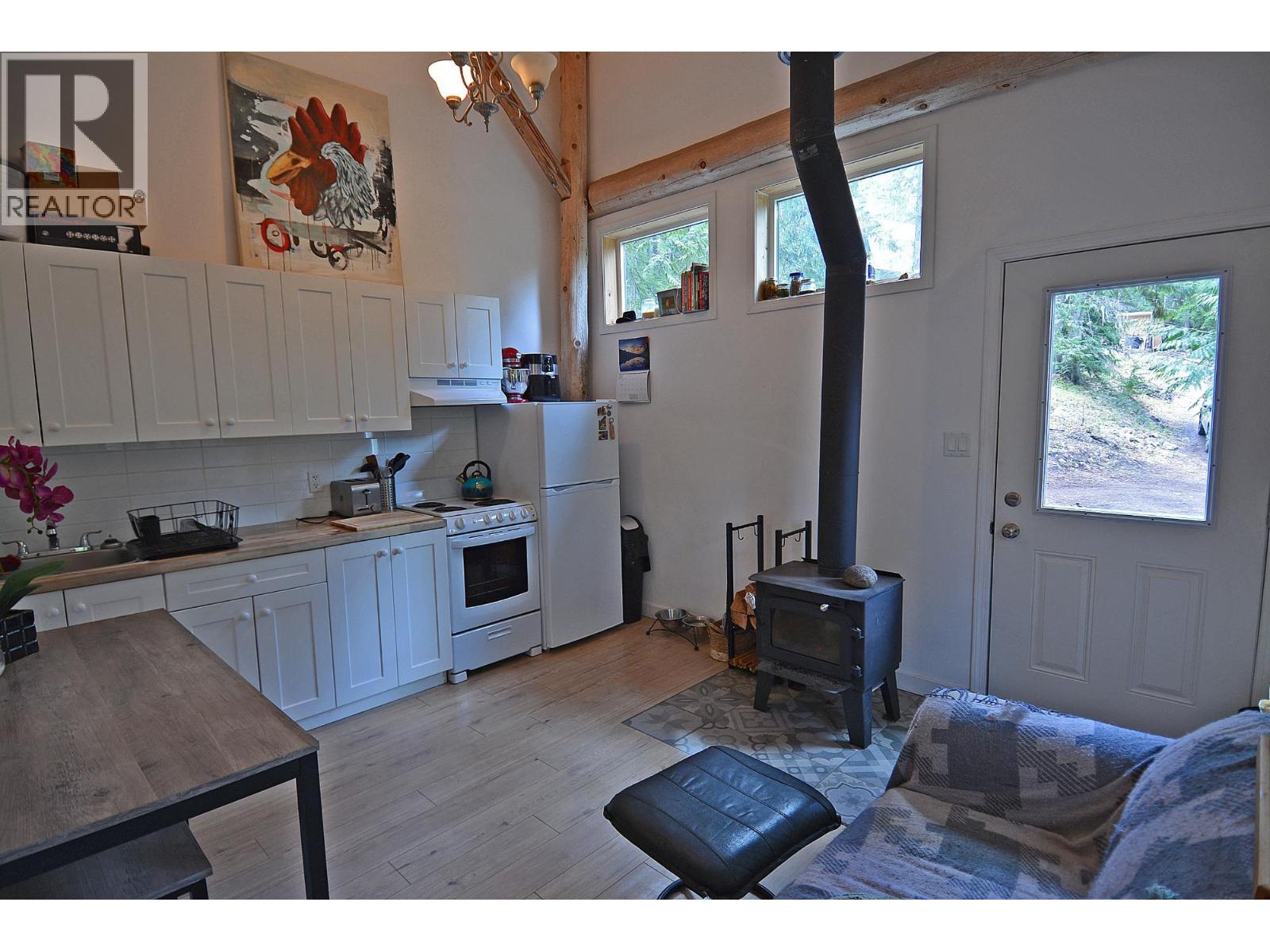 8907 MARTENS Road, Slocan