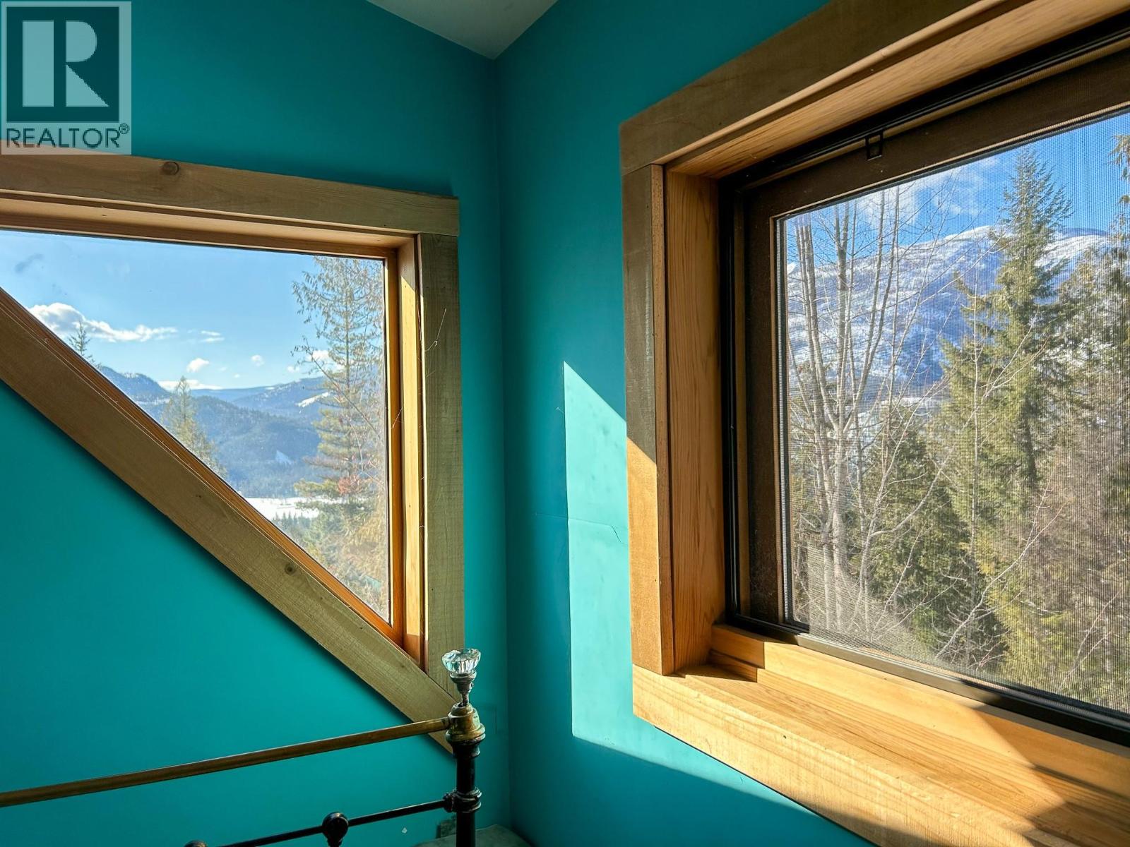 8907 MARTENS Road, Slocan