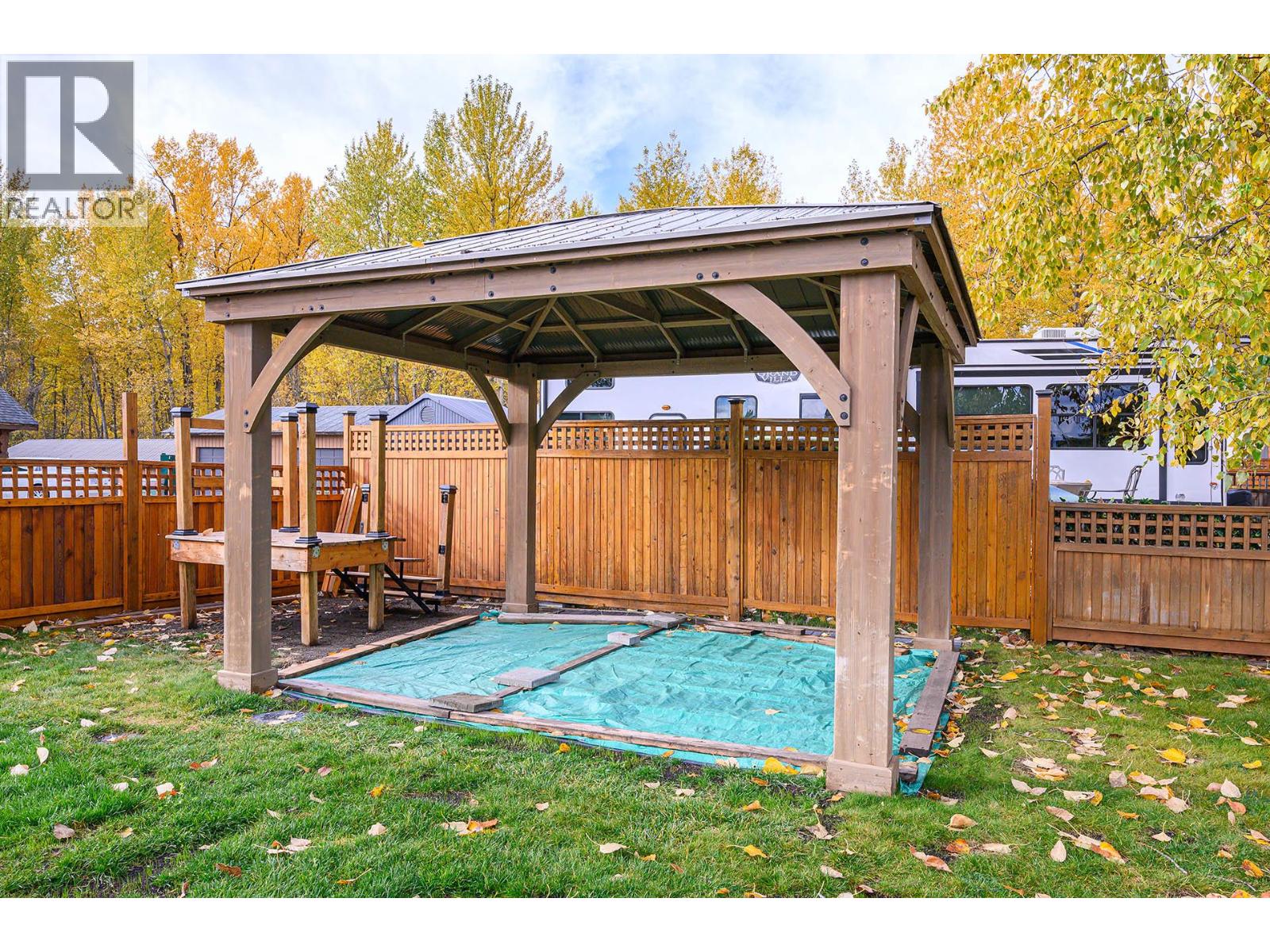 2 CLUBHOUSE LANE - 26