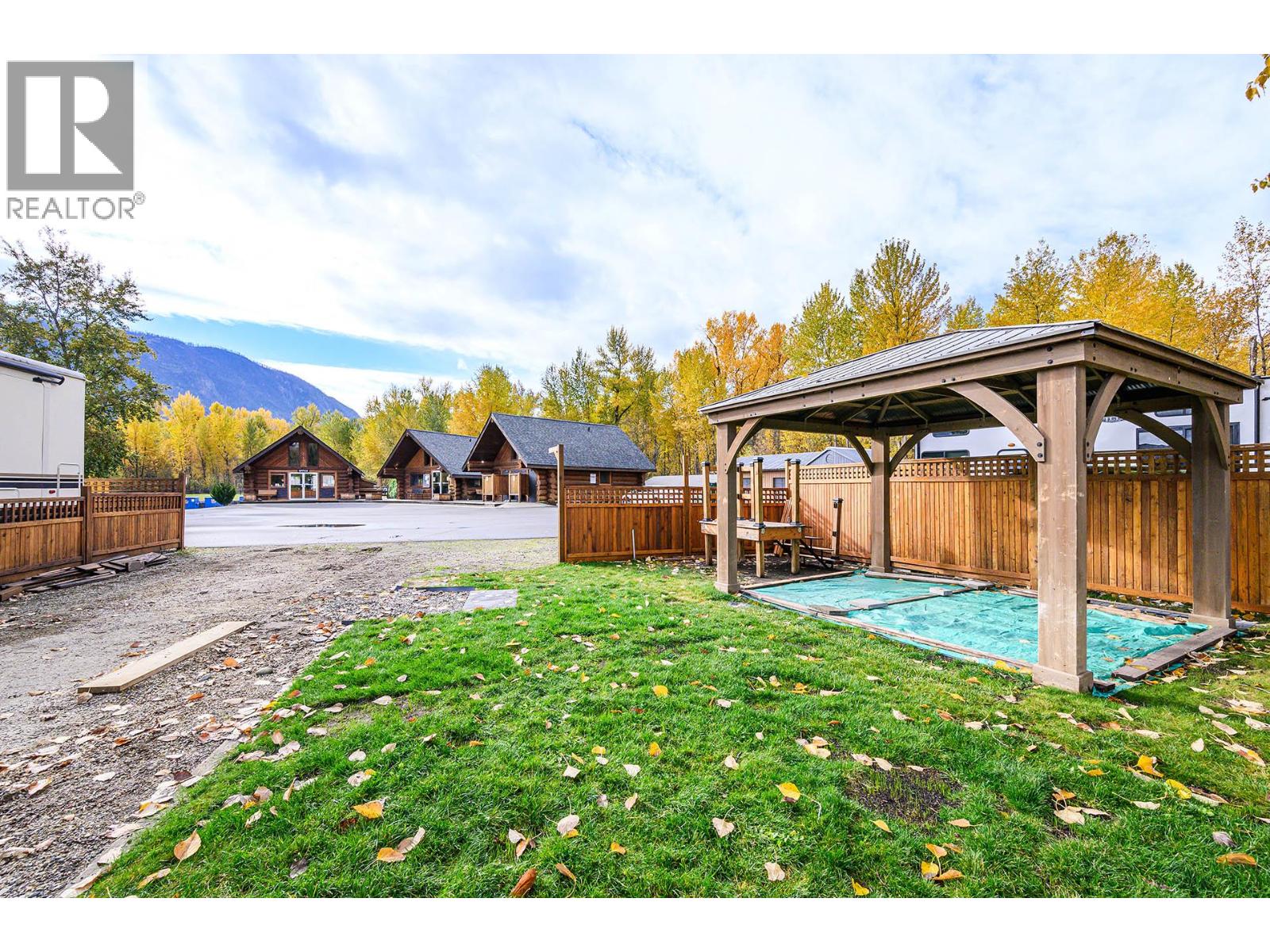 2 CLUBHOUSE LANE - 8