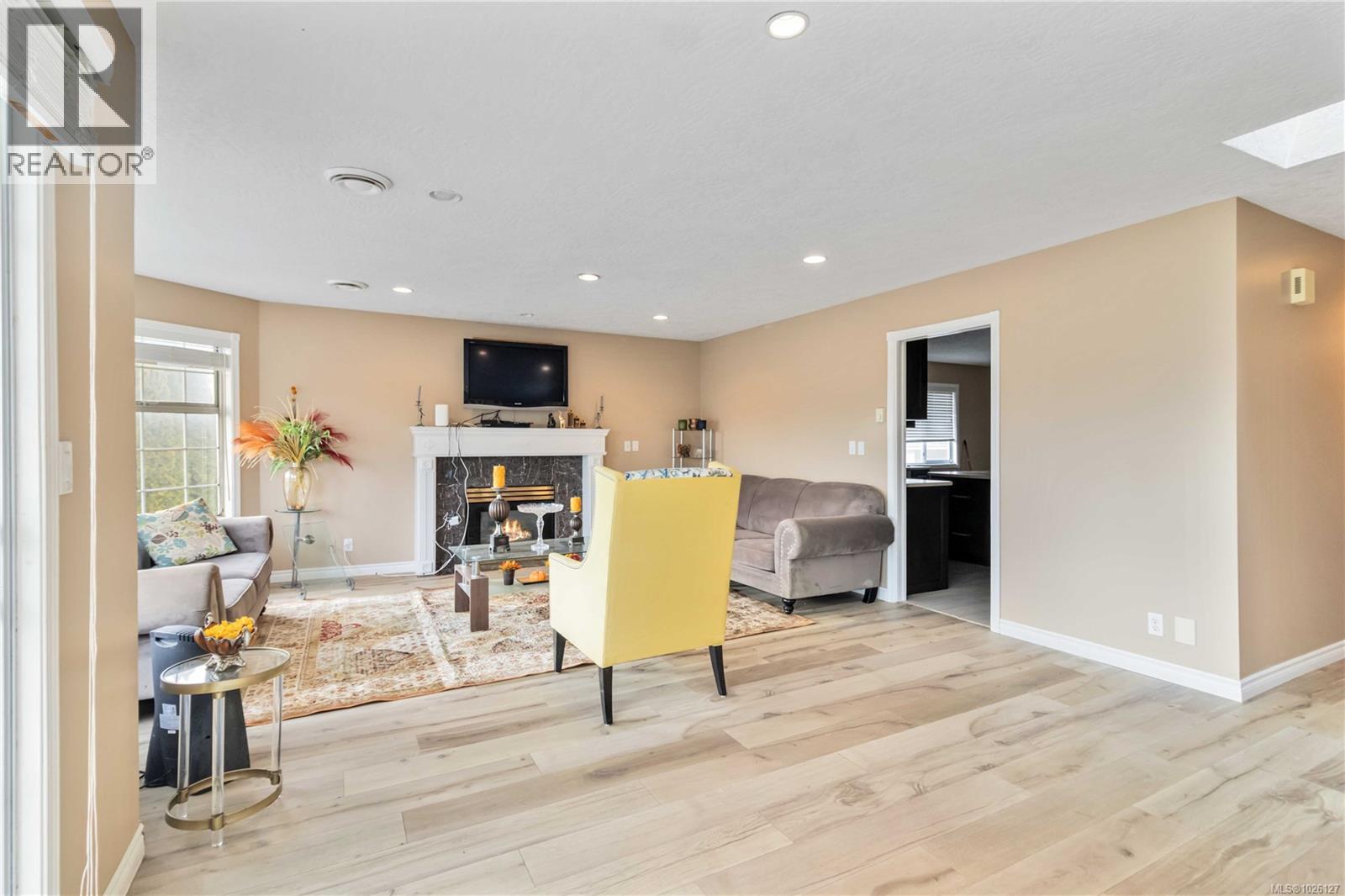  886 Lodi Avenue, Saanich