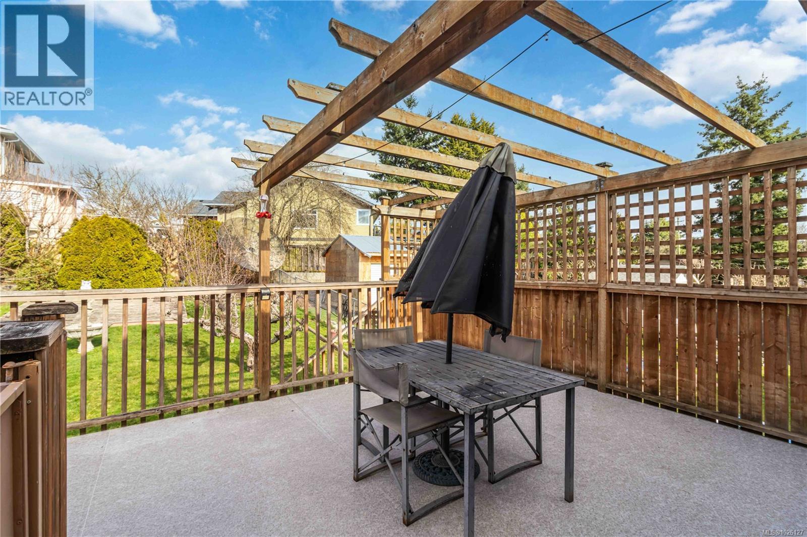  886 Lodi Avenue, Saanich