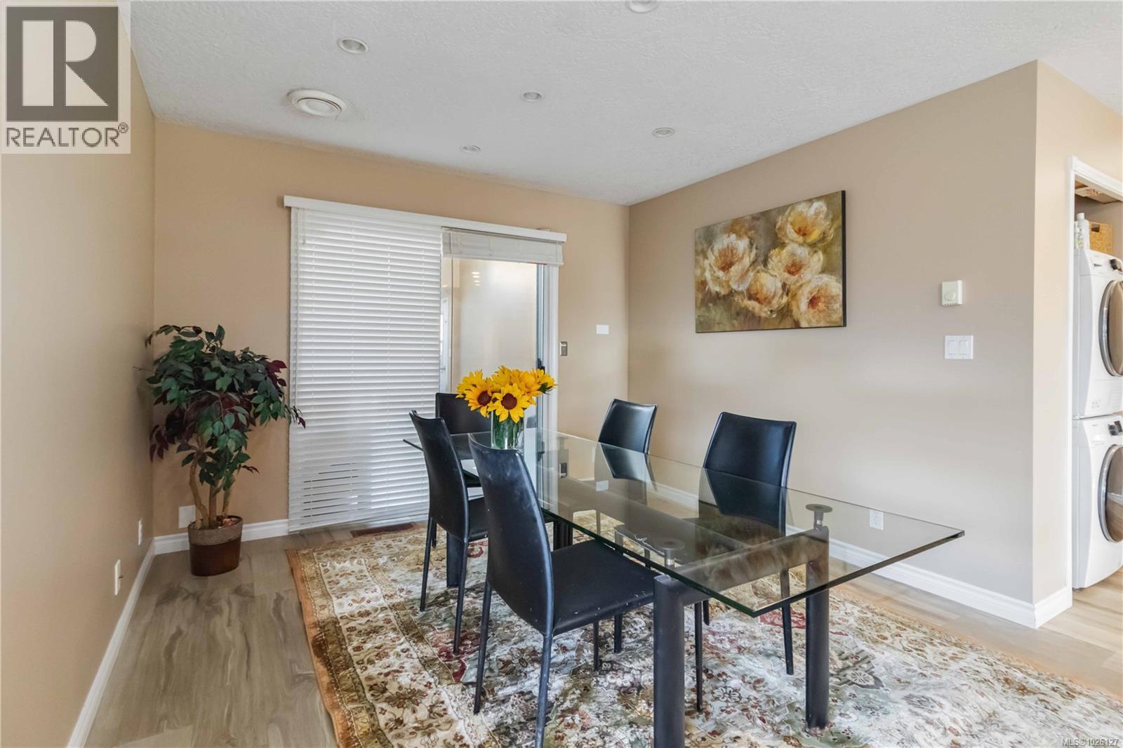  886 Lodi Avenue, Saanich