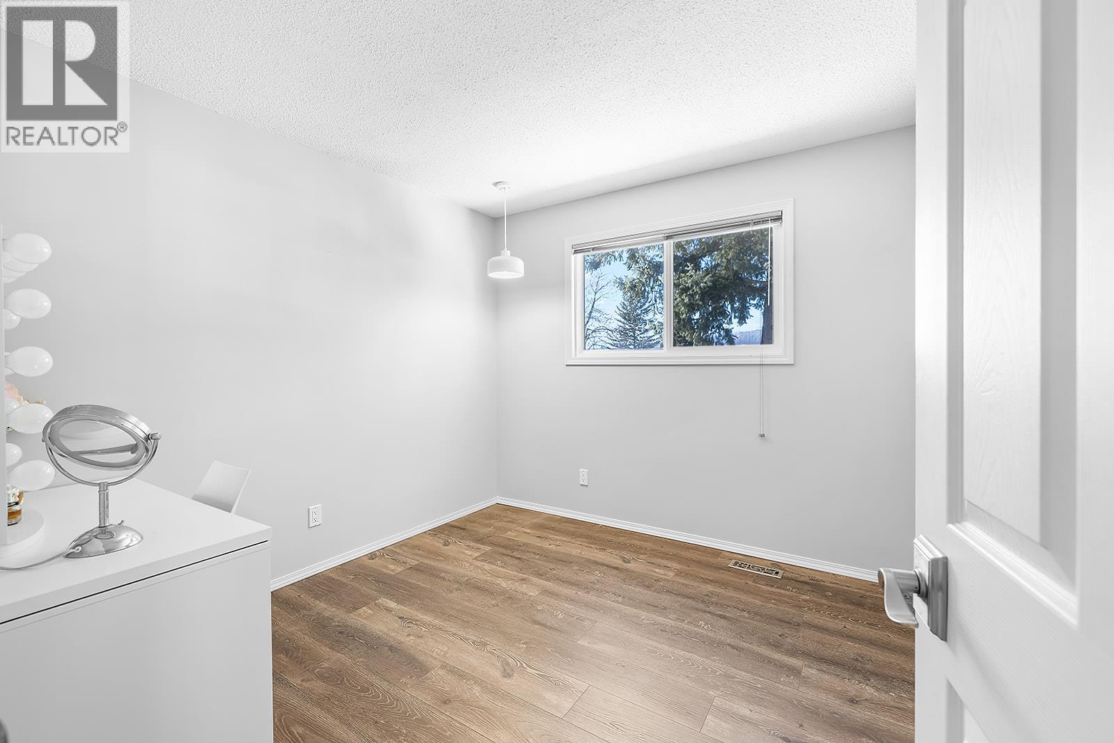 2708 2A Street S, Cranbrook