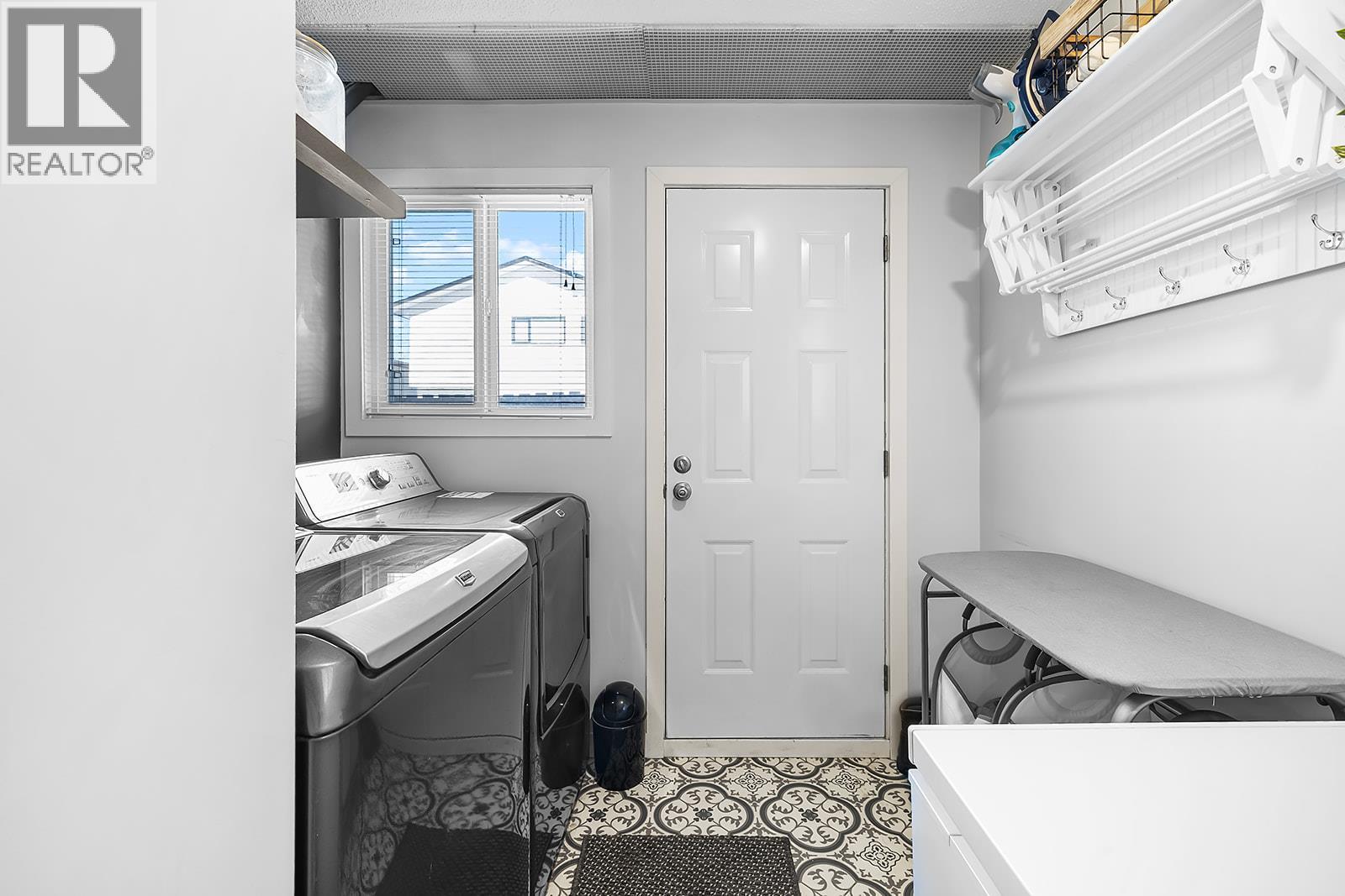 2708 2A Street S, Cranbrook