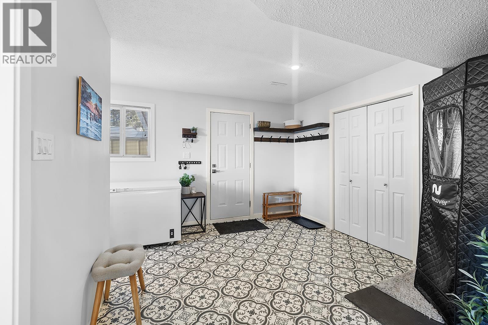 2708 2A Street S, Cranbrook