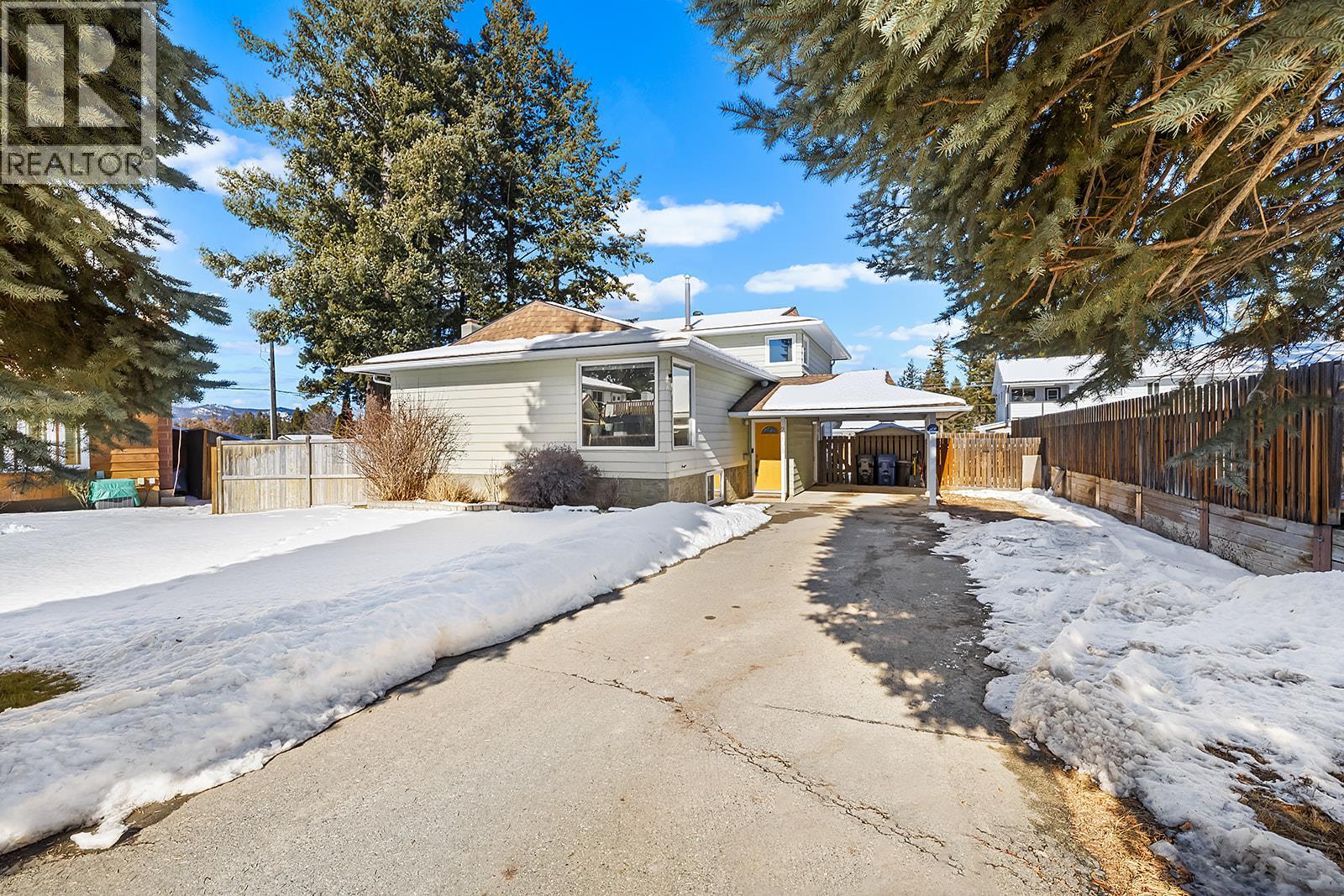 2708 2A Street S, Cranbrook