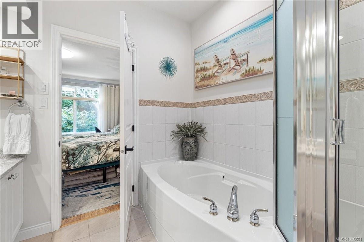 1254 Saturna Dr, Parksville