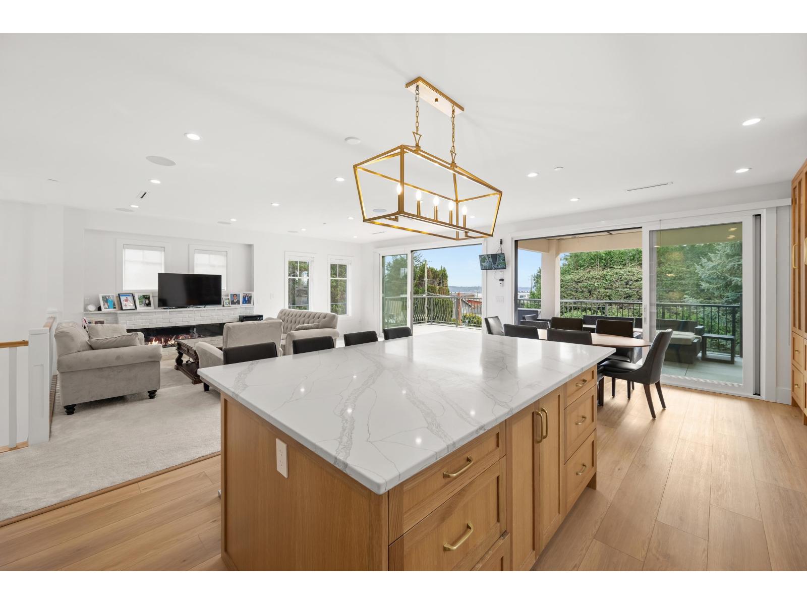 1113 DOLPHIN STREET, White Rock