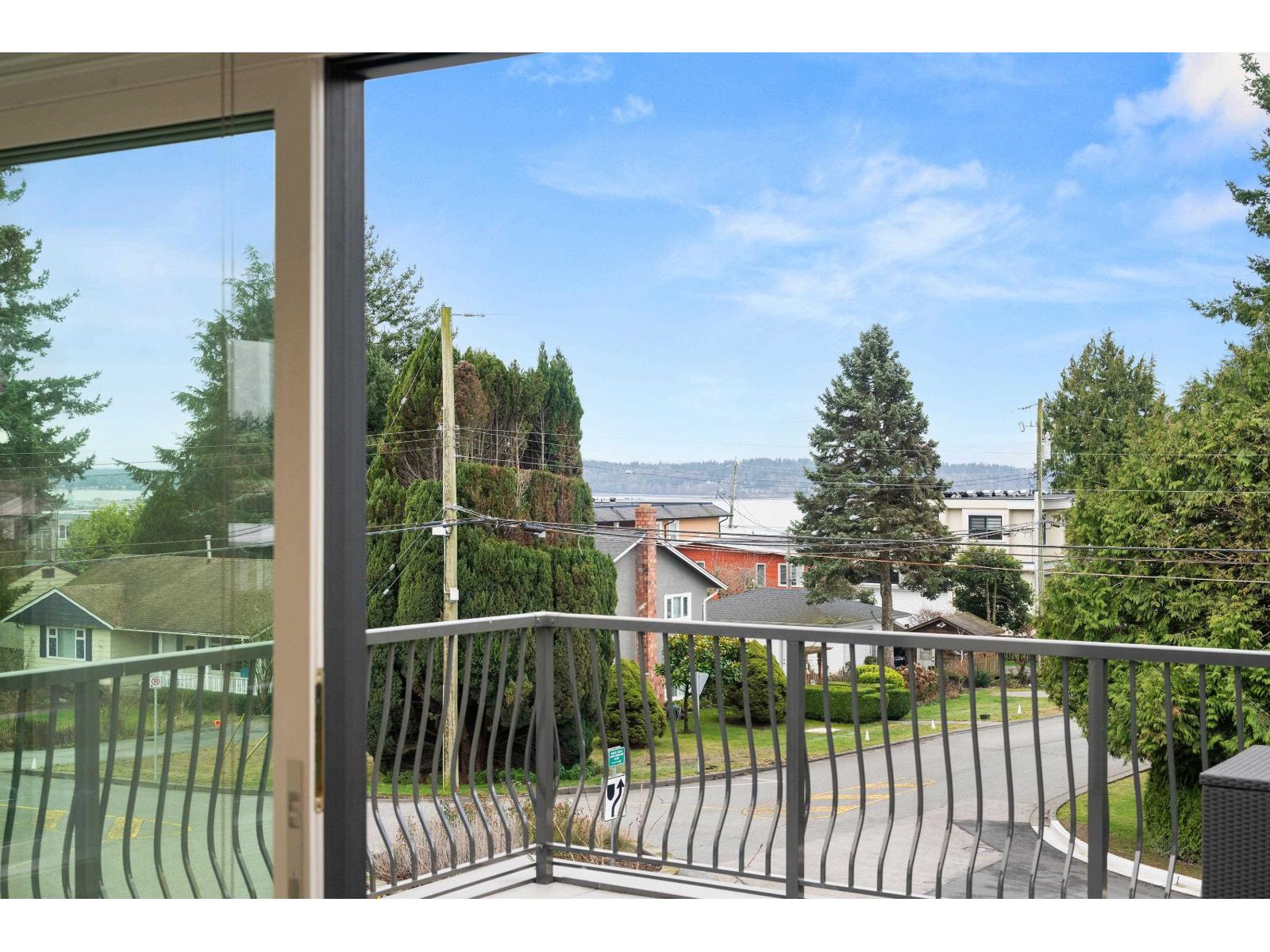 1113 DOLPHIN STREET, White Rock