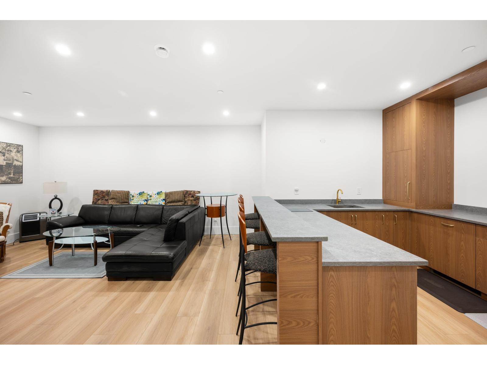 1113 DOLPHIN STREET, White Rock