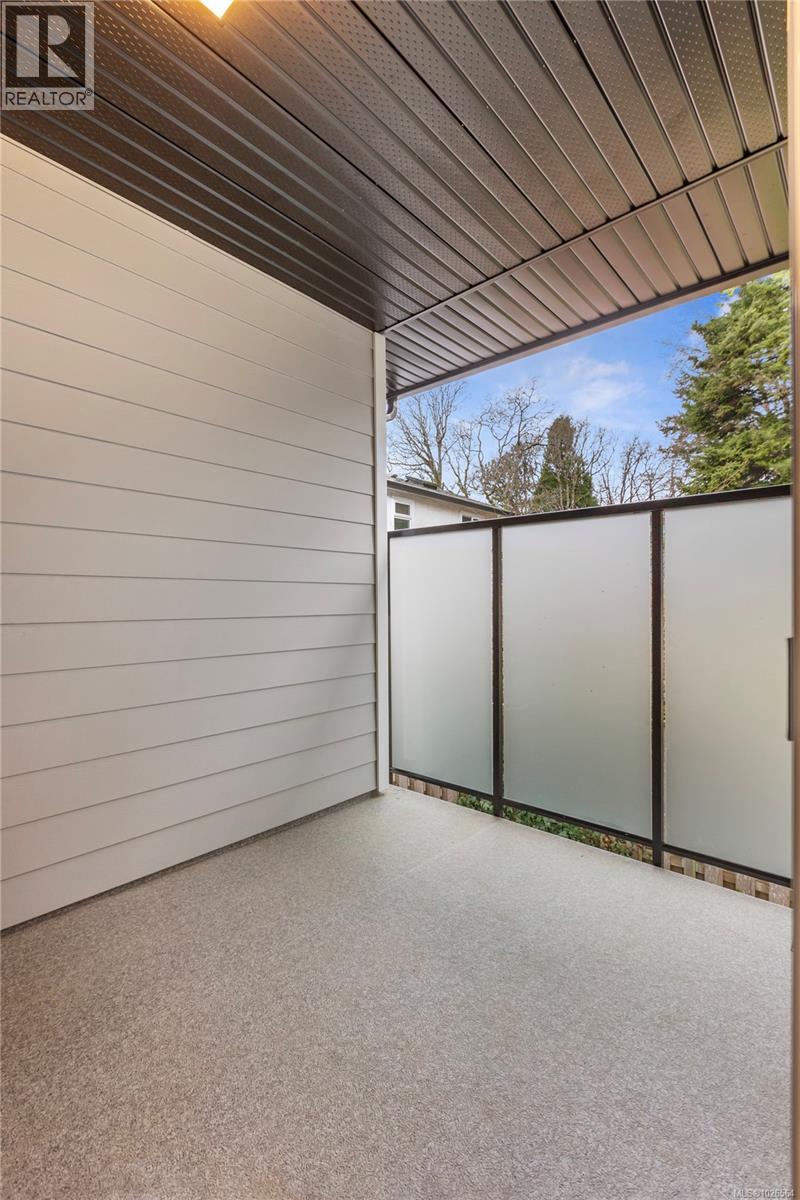 2 990 McBriar Avenue, Saanich