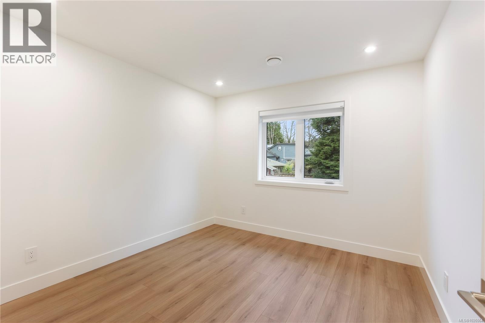 2 990 McBriar Avenue, Saanich