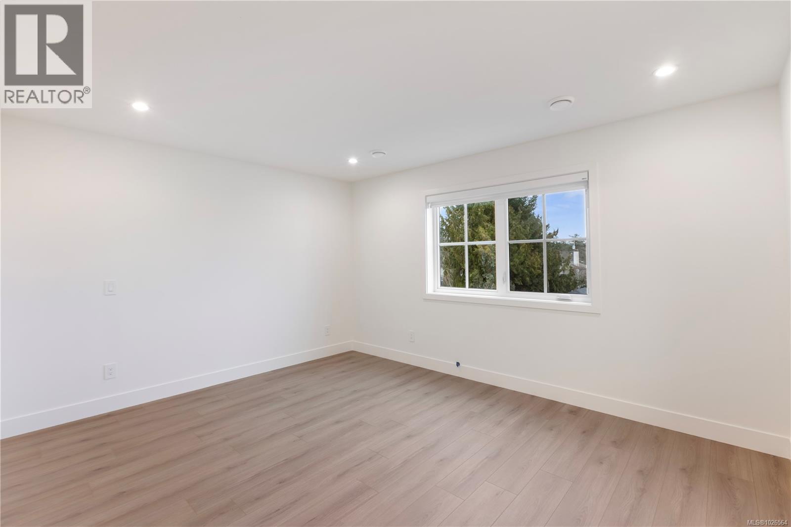 2 990 McBriar Avenue, Saanich