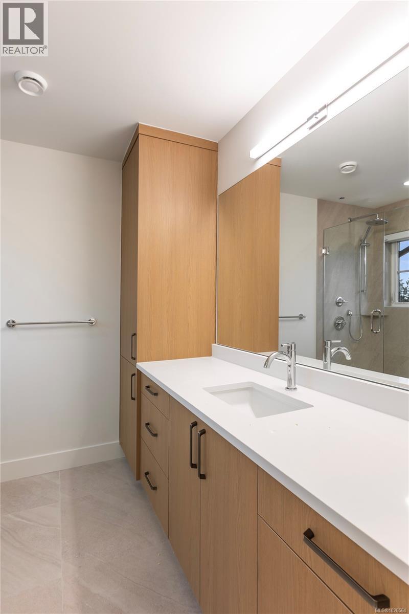 2 990 McBriar Avenue, Saanich