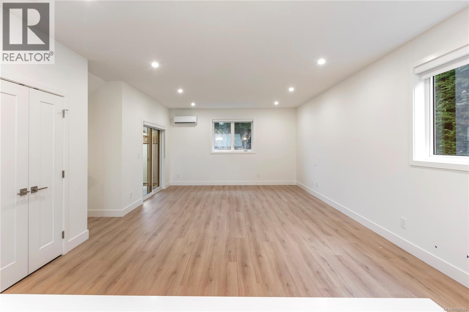 2 990 McBriar Avenue, Saanich