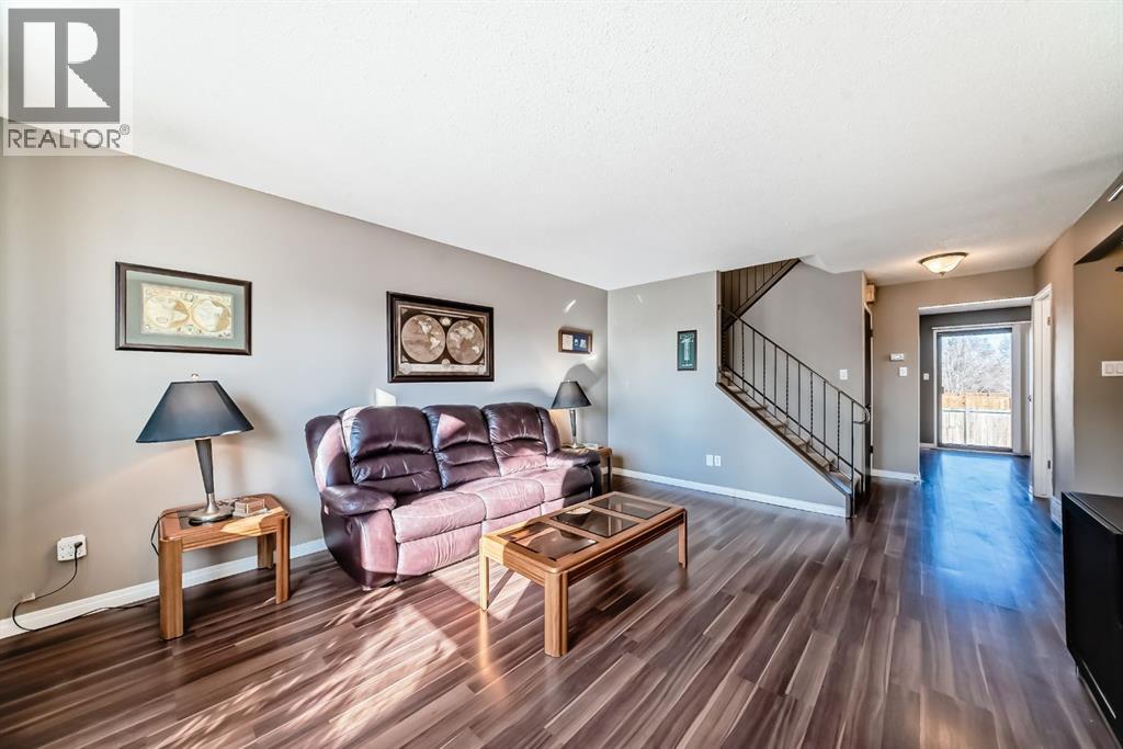 144 Silvergrove Road NW - Photo 5 of 41, Calgary, Alberta