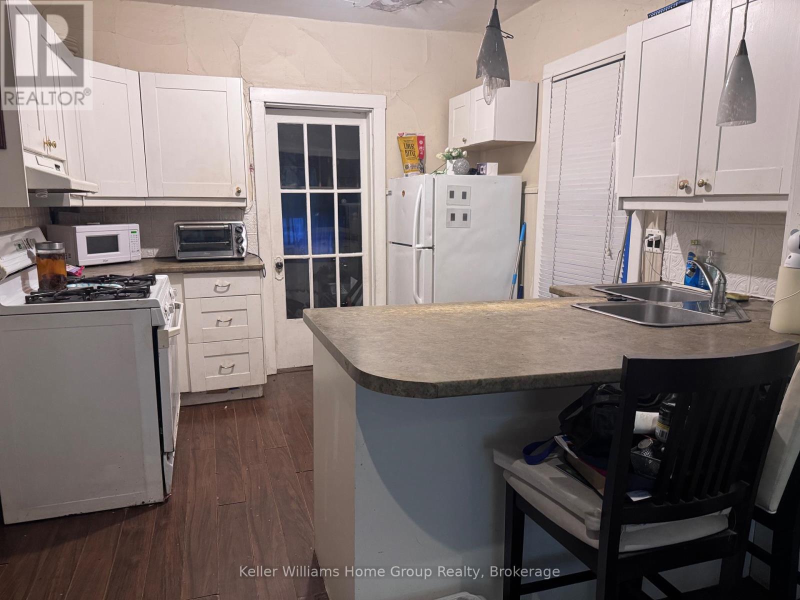22 CLARE AVENUE - 13