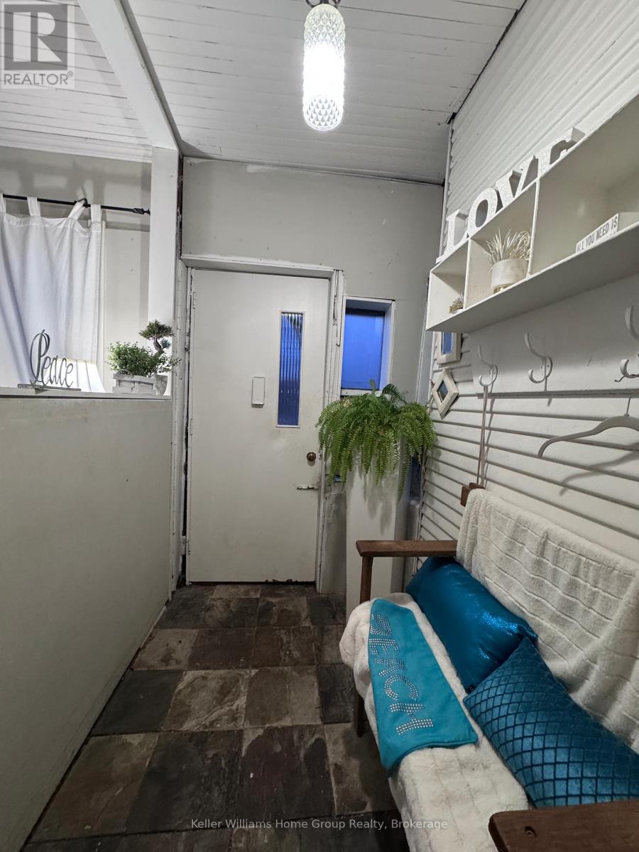 22 CLARE AVENUE - 11
