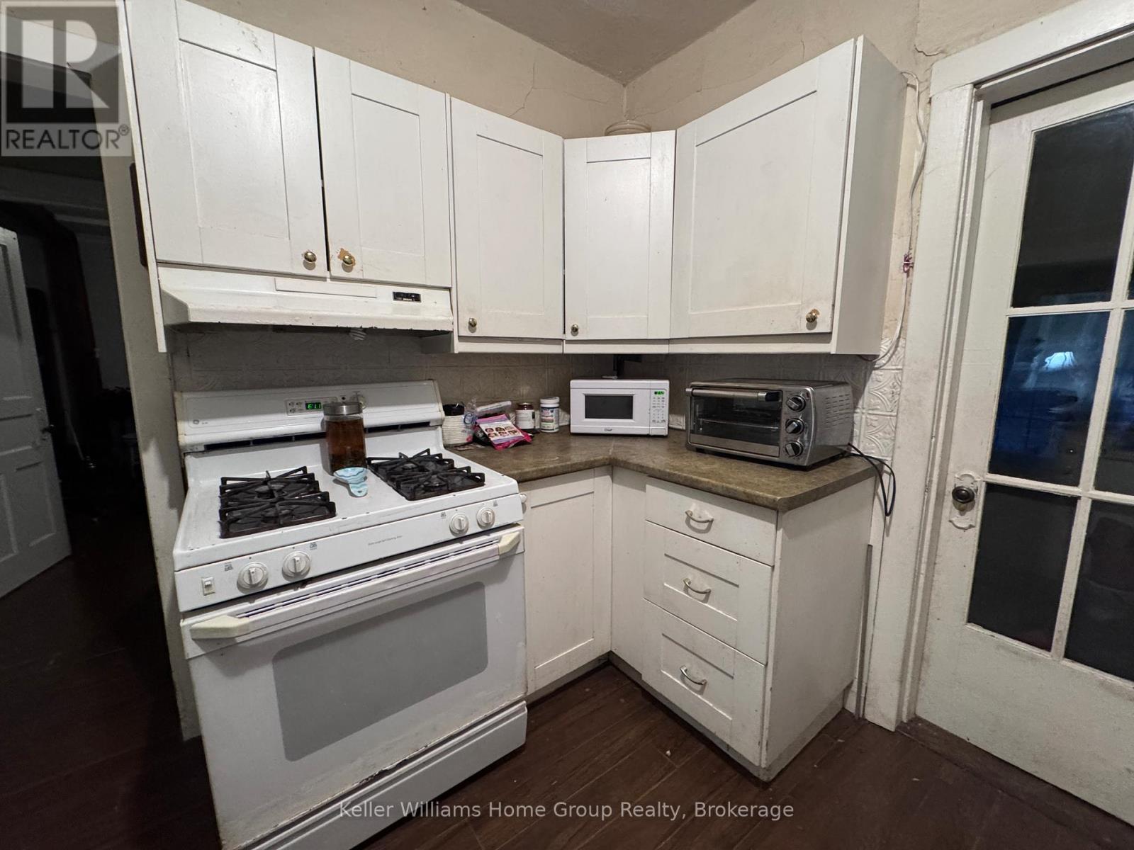 22 CLARE AVENUE - 16