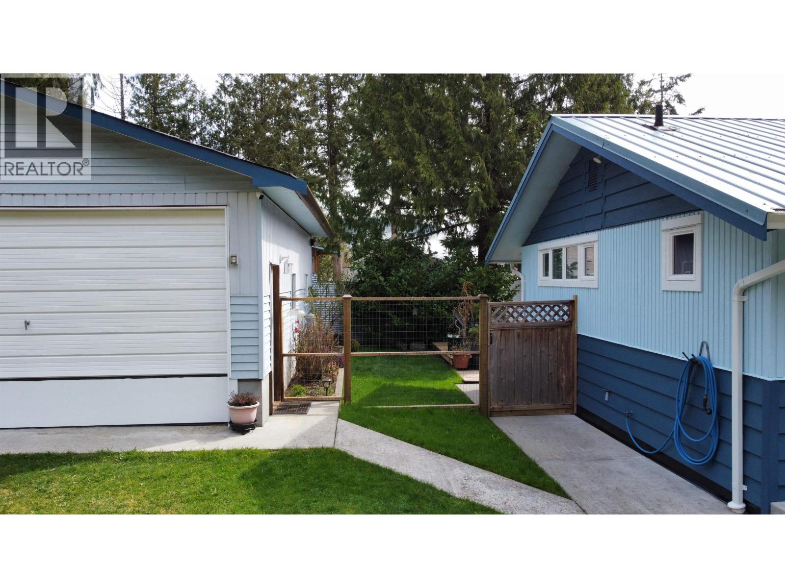 4569 FRANCIS PENINSULA ROAD, Madeira Park