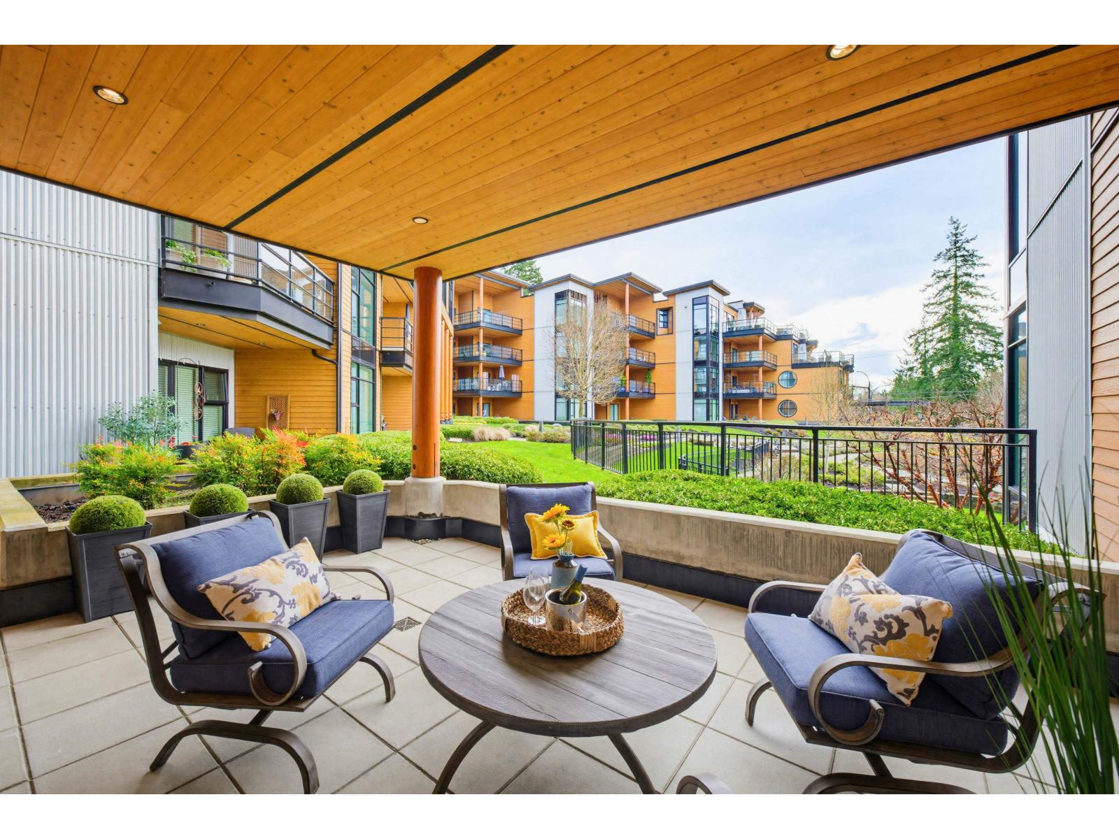 208 14855 THRIFT AVENUE, White Rock