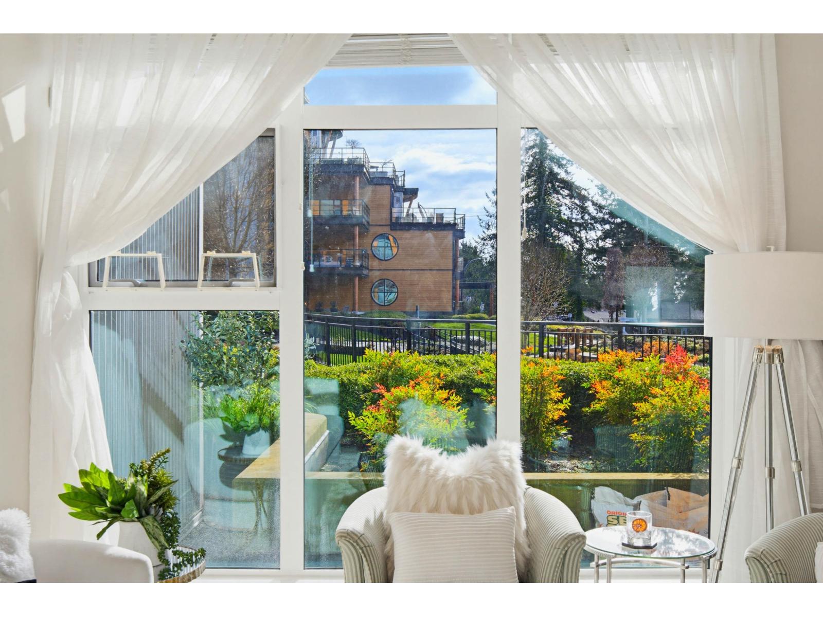 208 14855 THRIFT AVENUE, White Rock