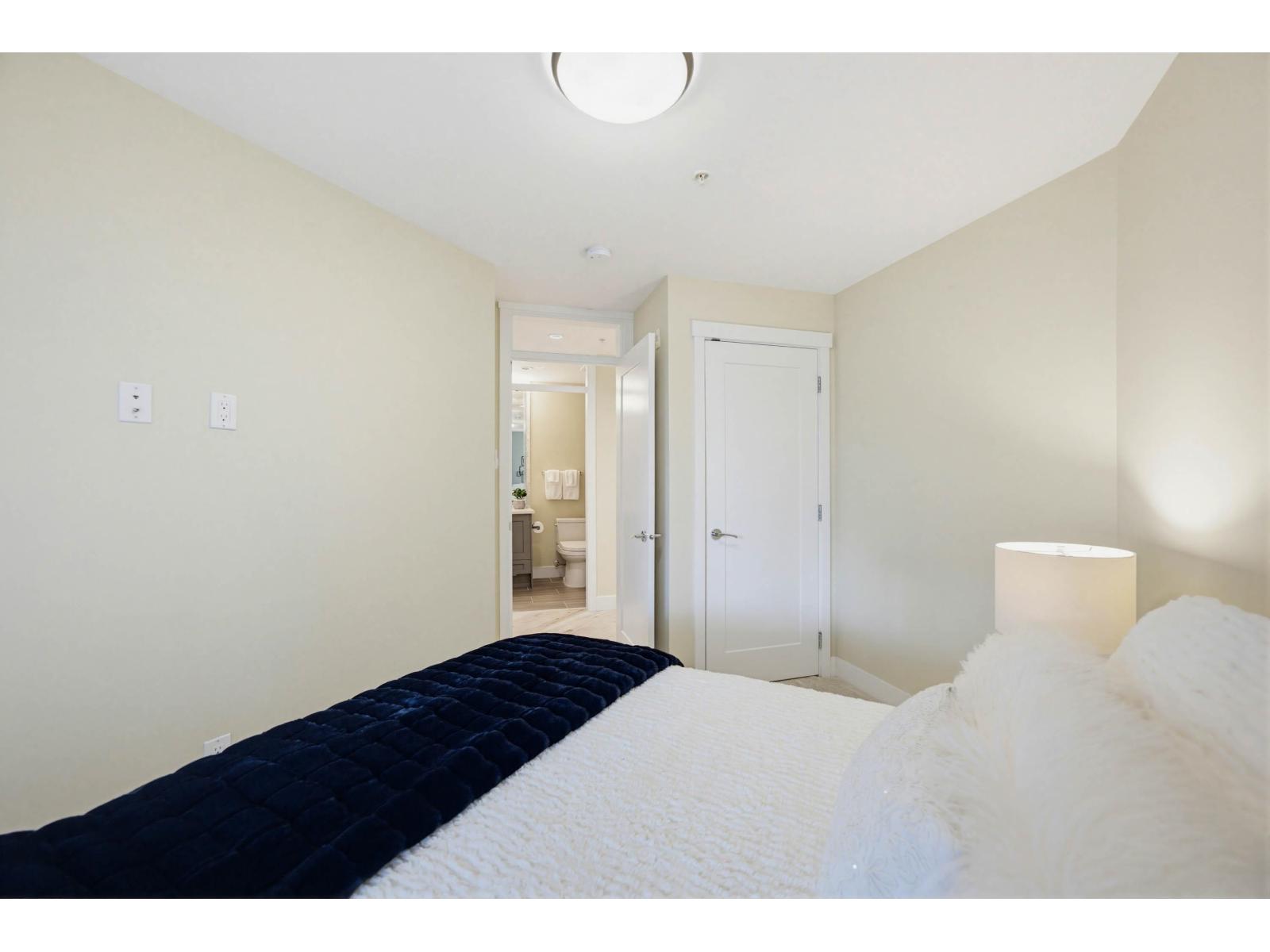 208 14855 THRIFT AVENUE, White Rock