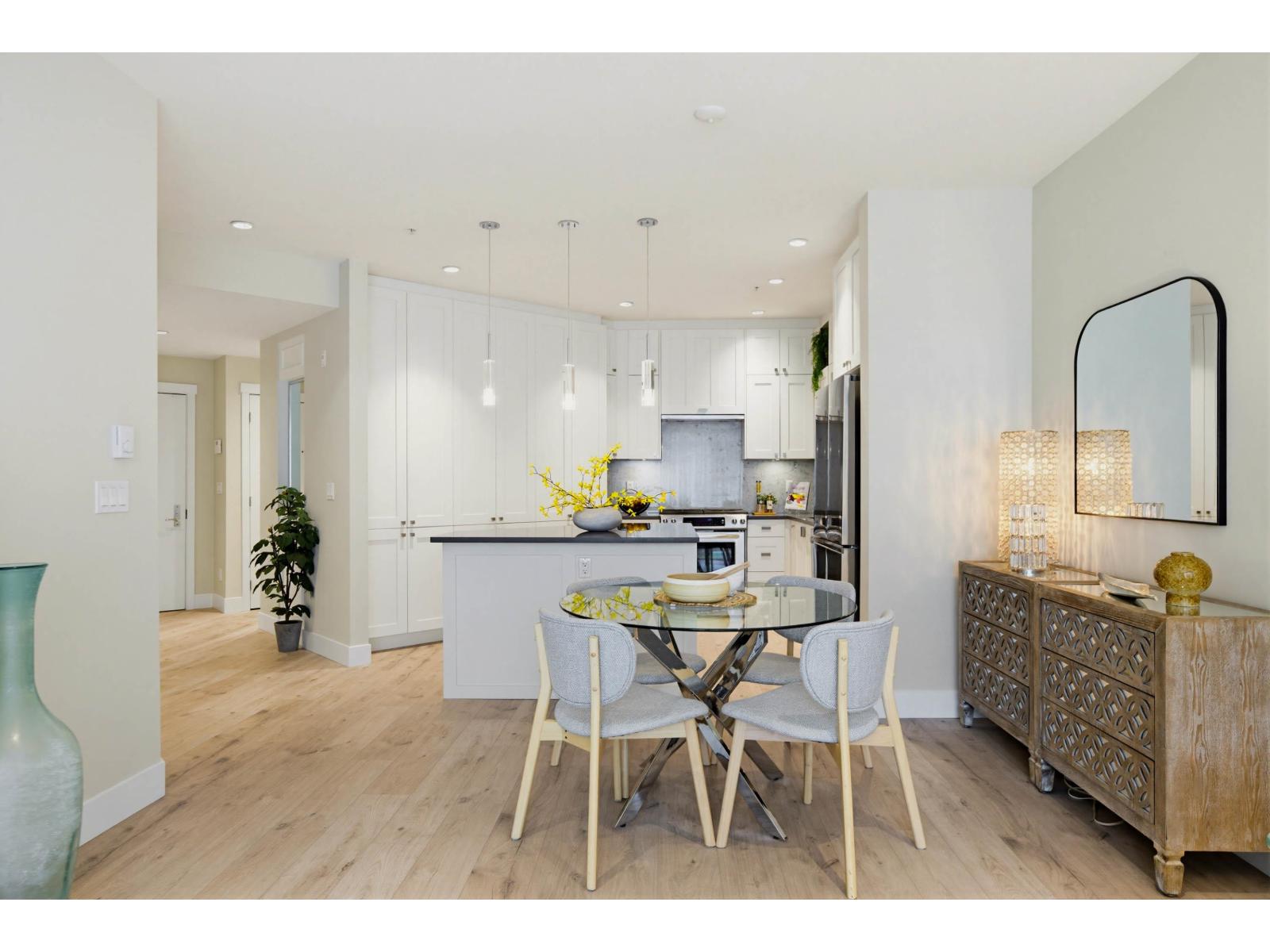 208 14855 THRIFT AVENUE, White Rock