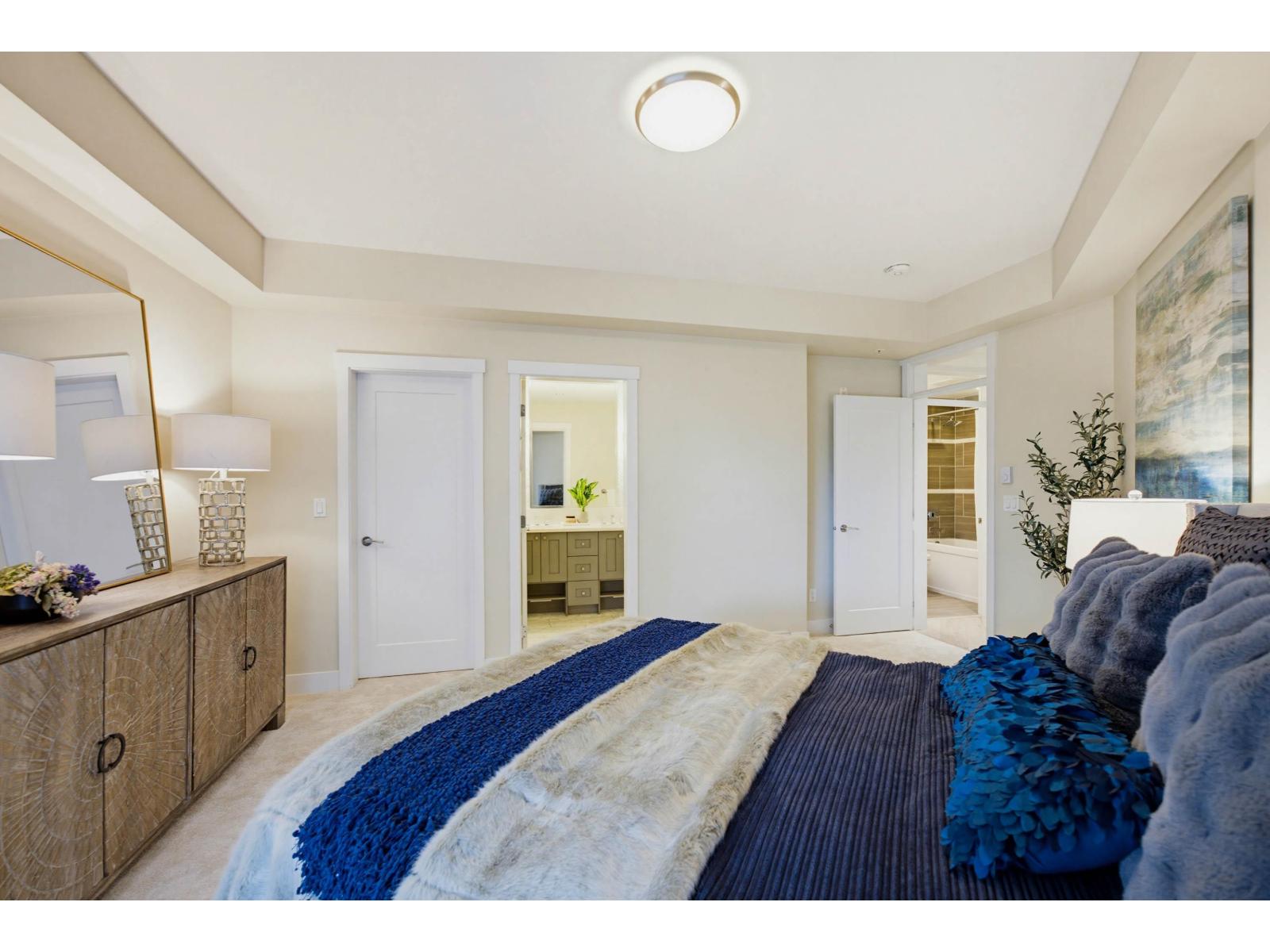 208 14855 THRIFT AVENUE, White Rock