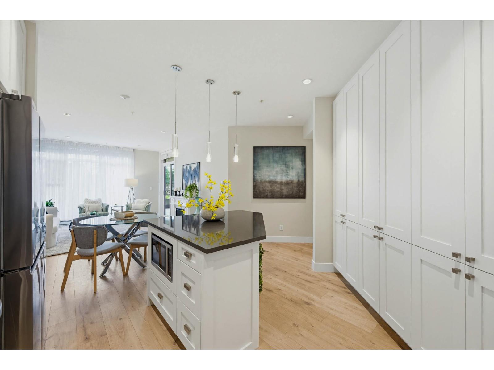 208 14855 THRIFT AVENUE, White Rock