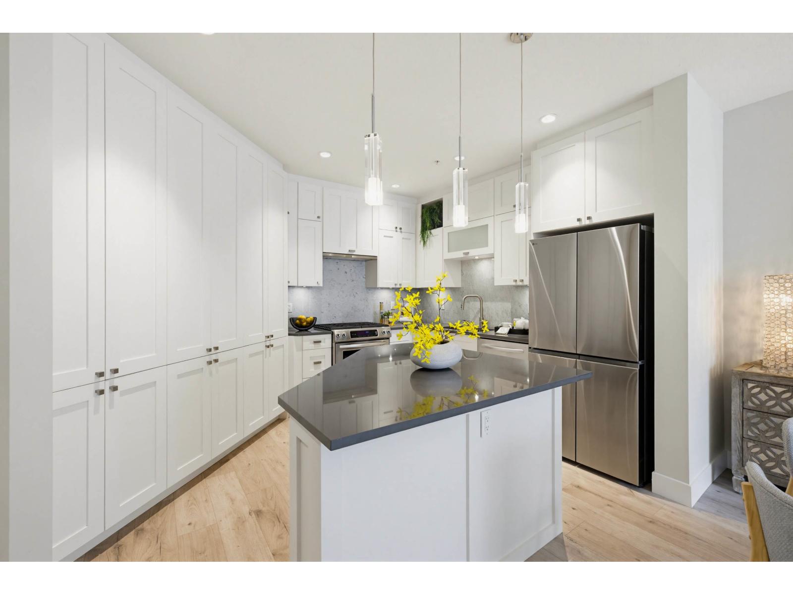 208 14855 THRIFT AVENUE, White Rock