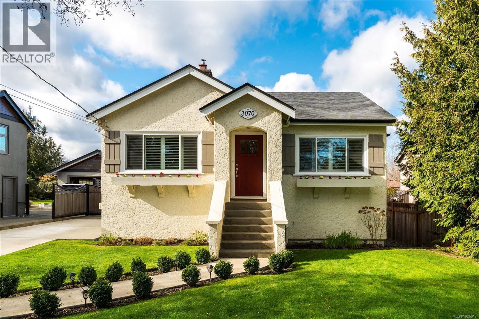 3070 Balfour Ave, Victoria