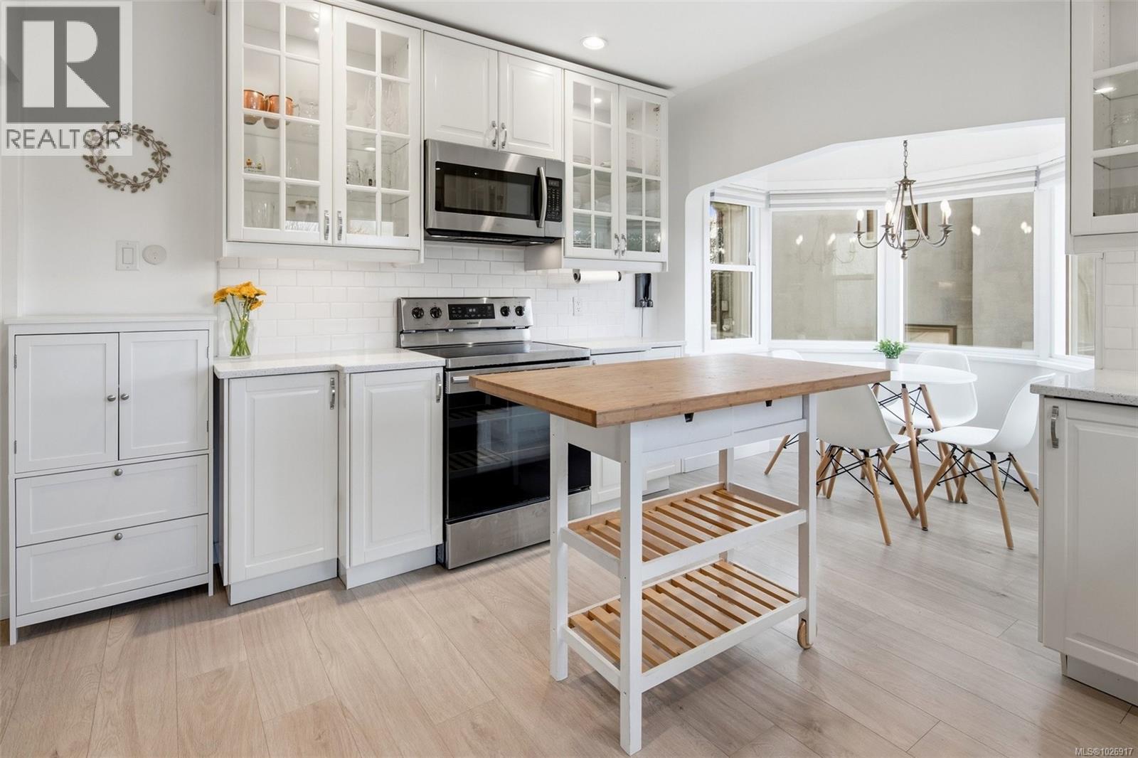 3070 Balfour Ave, Victoria