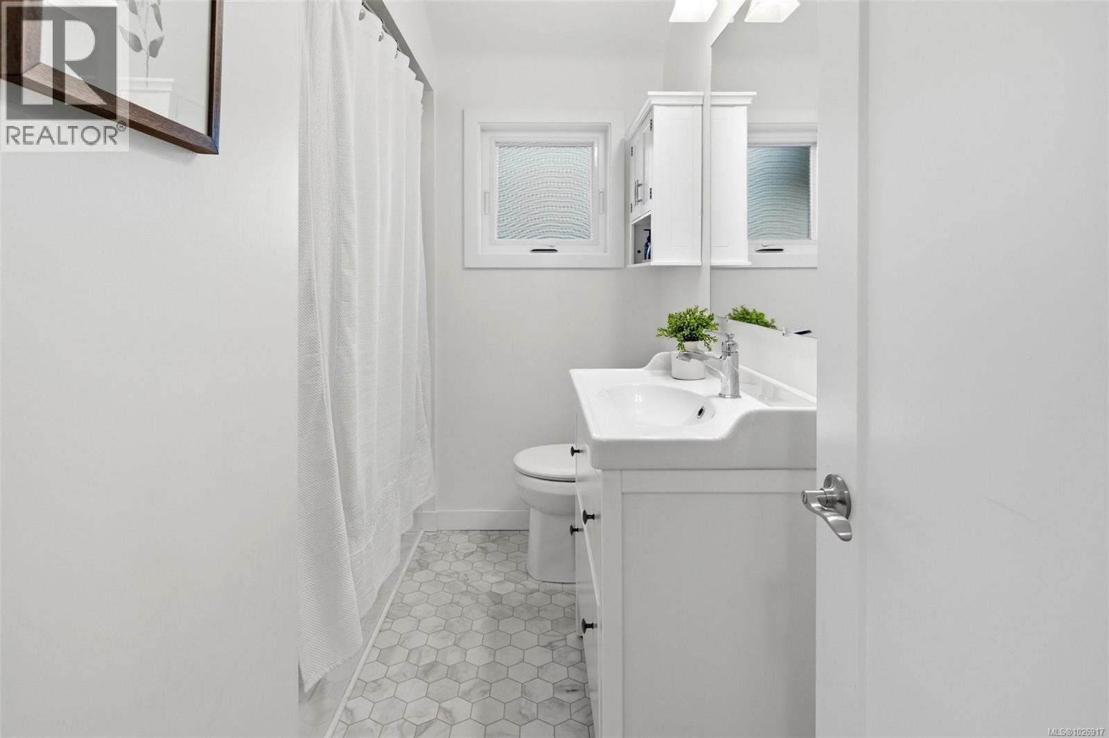 3070 Balfour Ave, Victoria