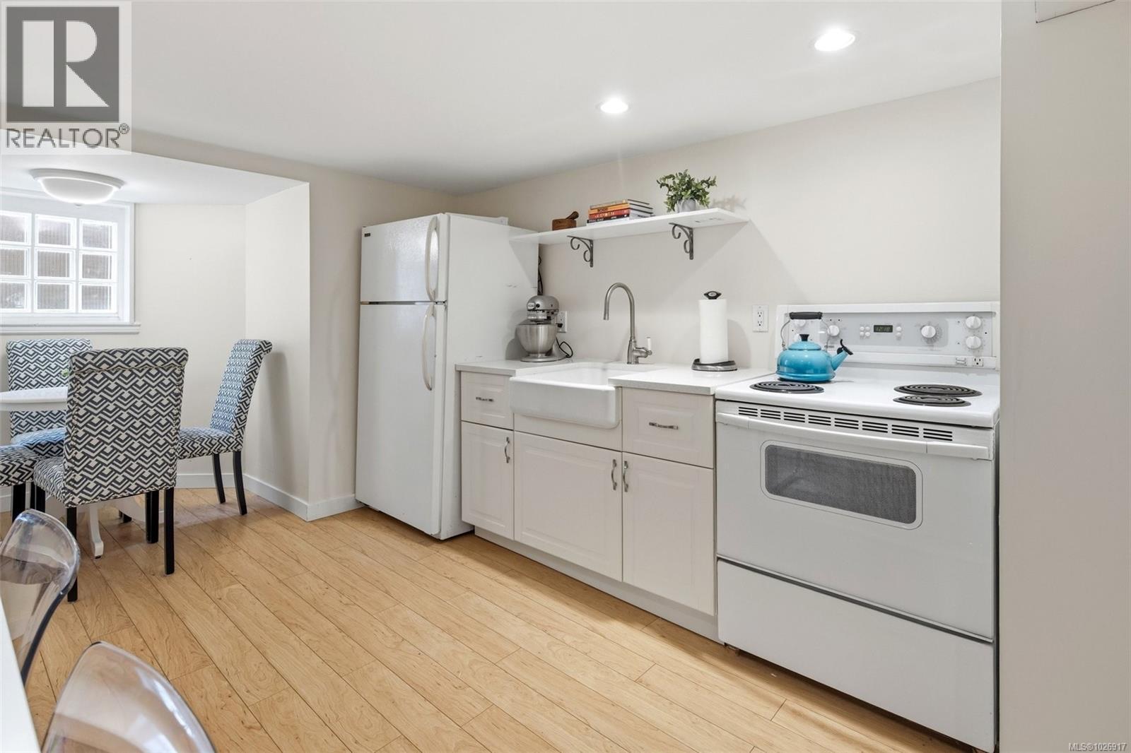 3070 Balfour Ave, Victoria