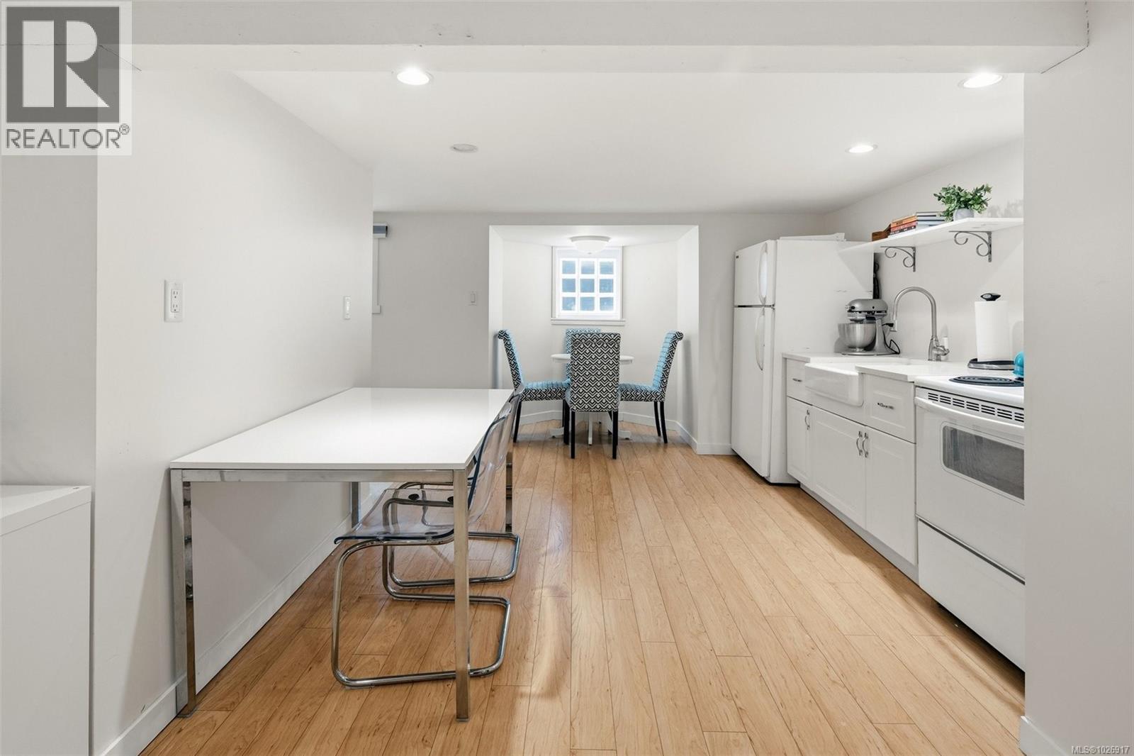 3070 Balfour Ave, Victoria