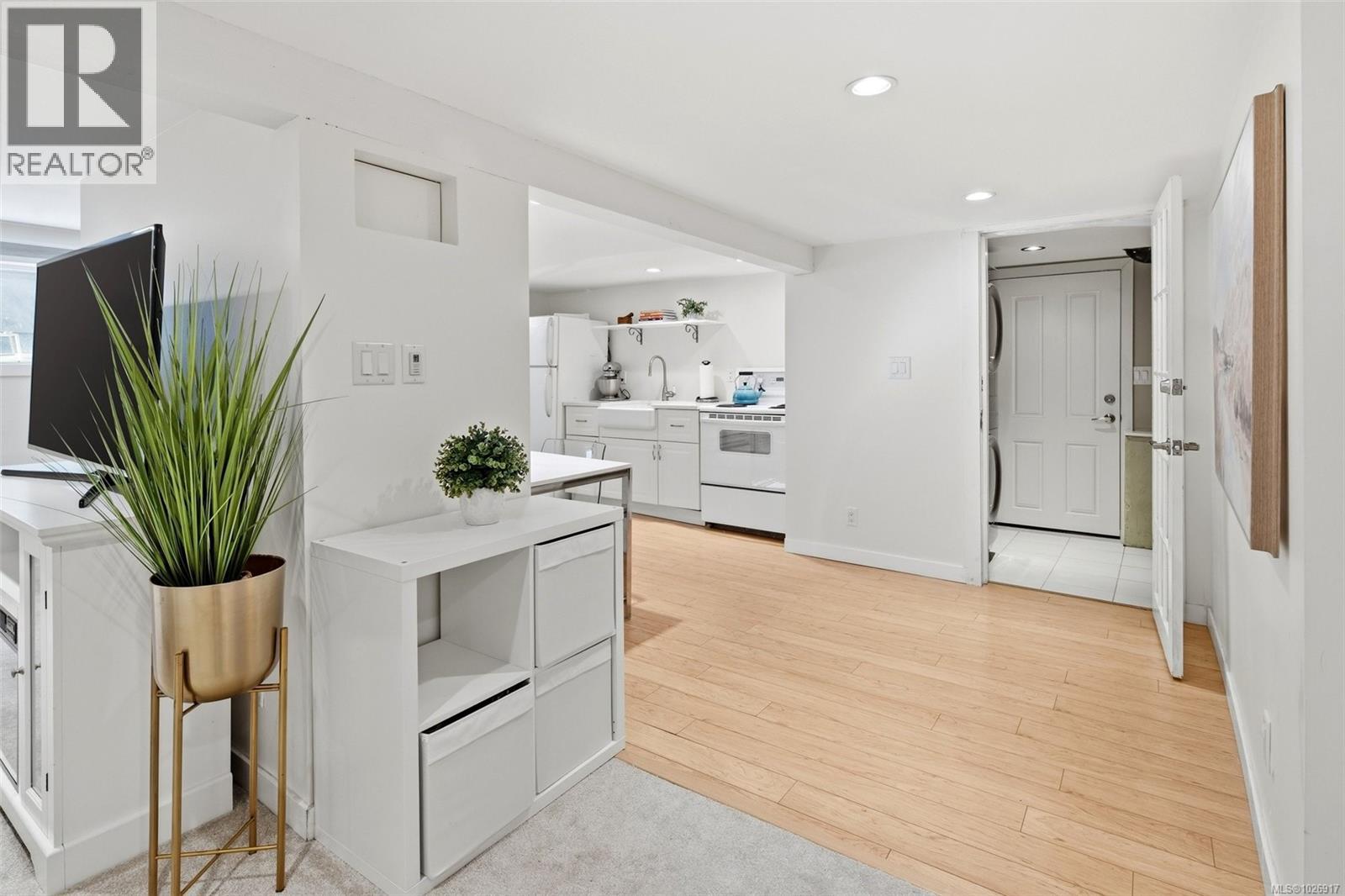 3070 Balfour Ave, Victoria