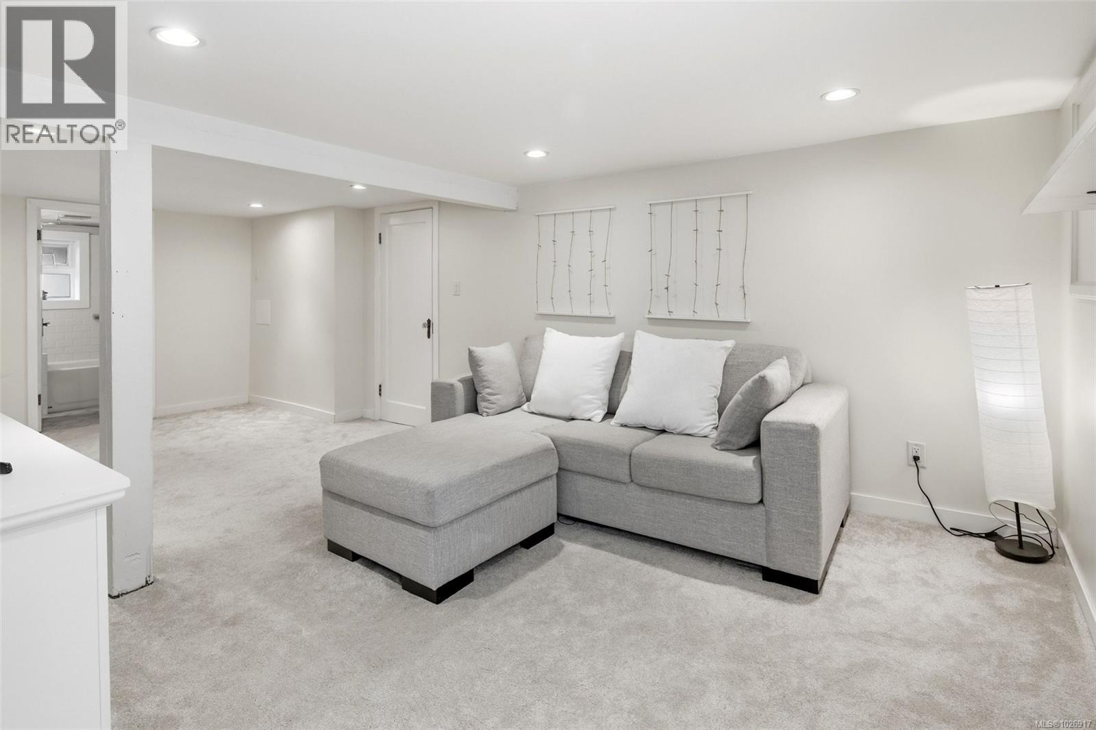 3070 Balfour Ave, Victoria