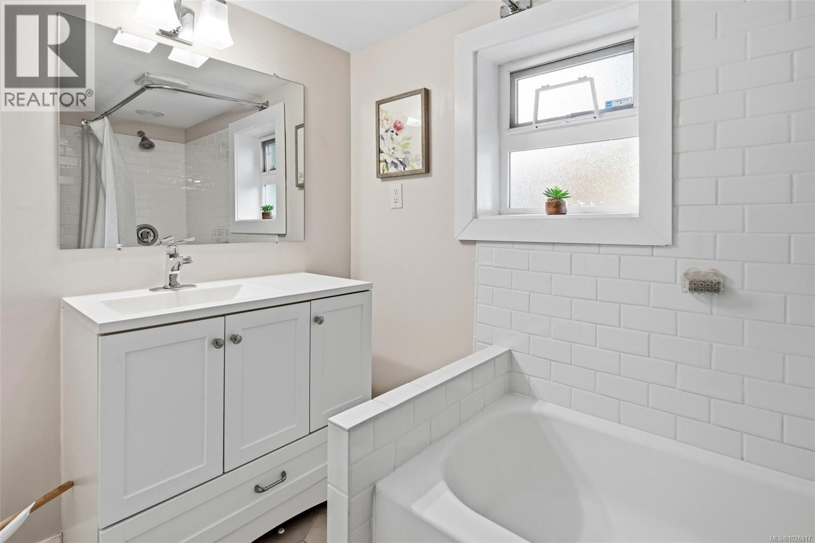 3070 Balfour Ave, Victoria