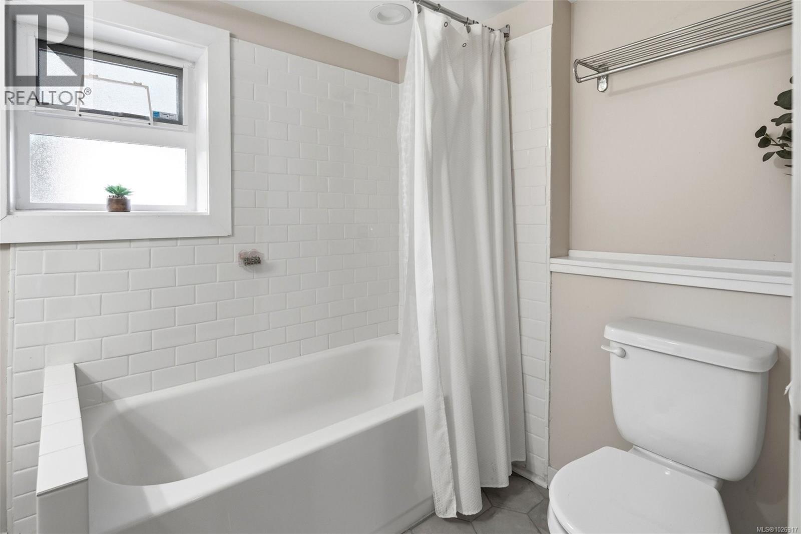 3070 Balfour Ave, Victoria