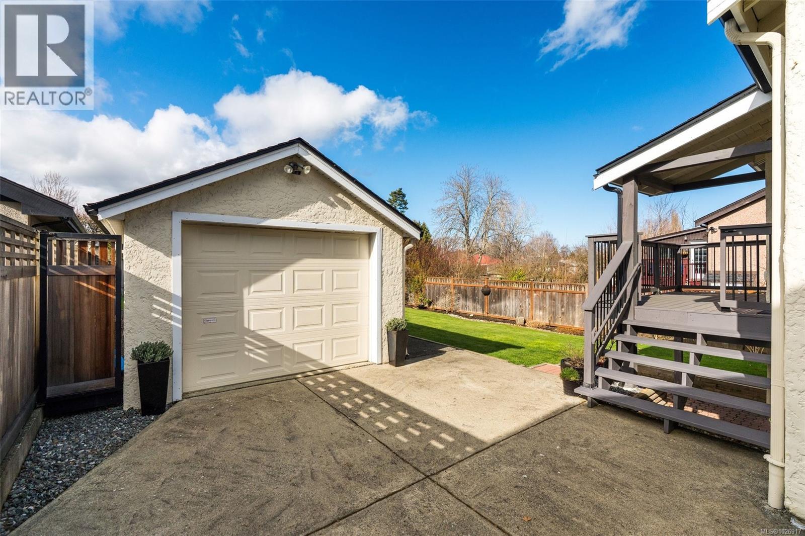 3070 Balfour Ave, Victoria