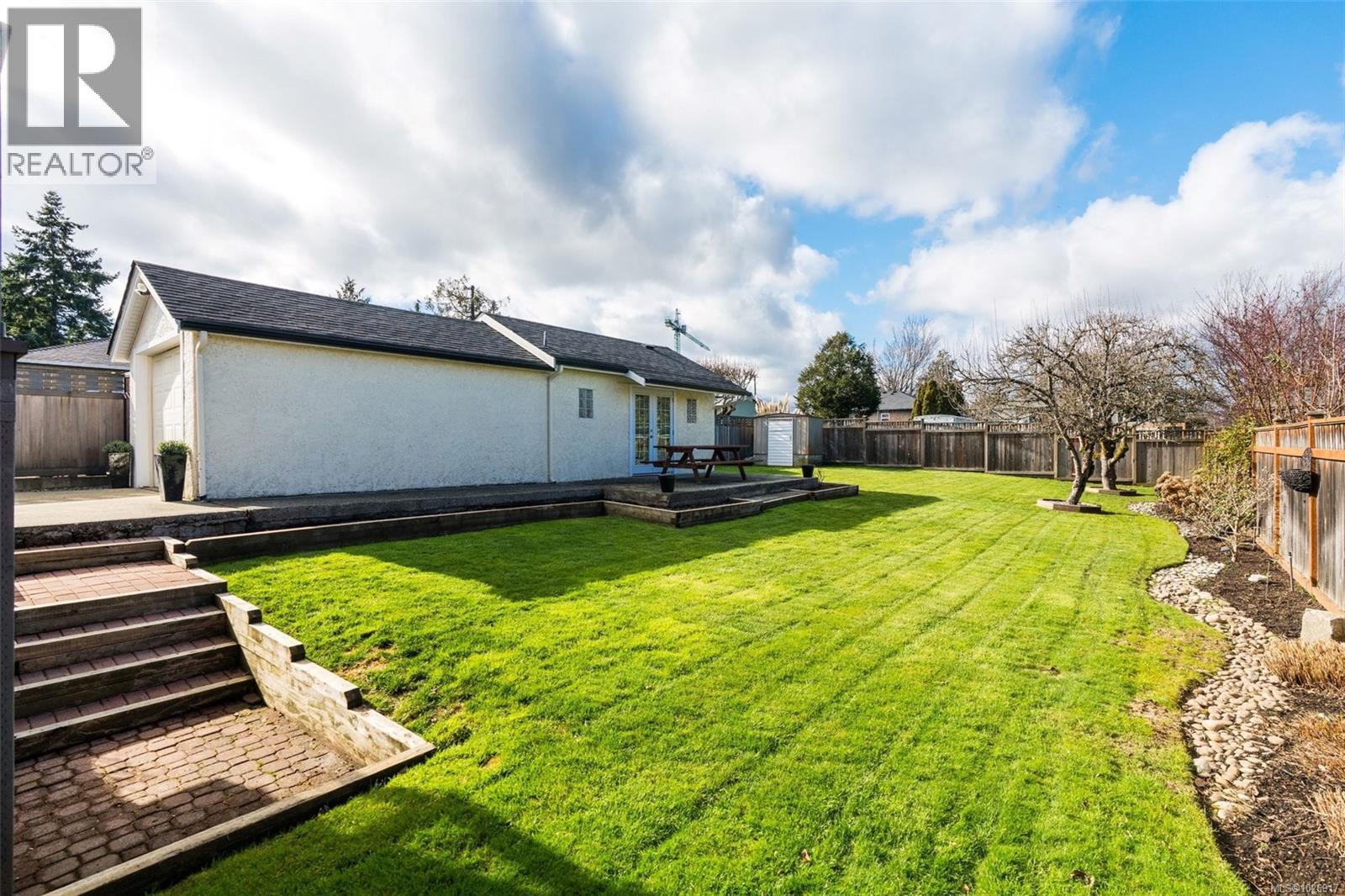 3070 Balfour Ave, Victoria