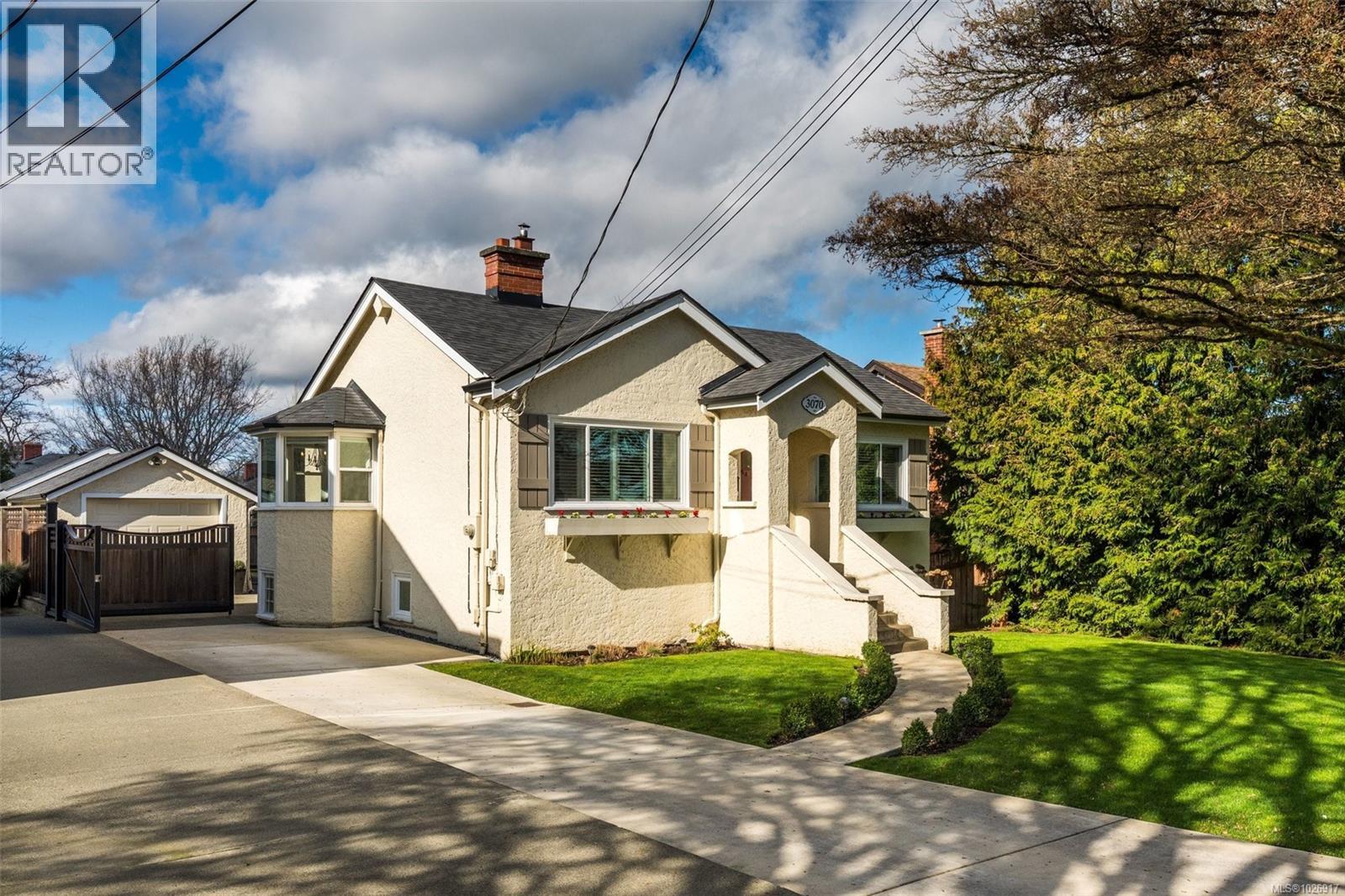 3070 Balfour Ave, Victoria