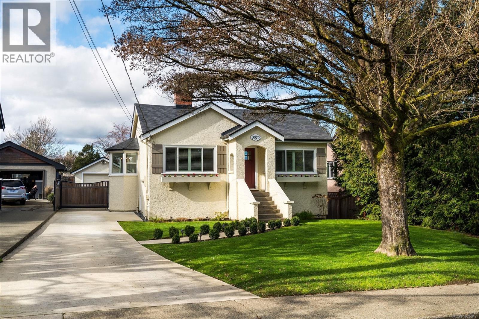 3070 Balfour Ave, Victoria