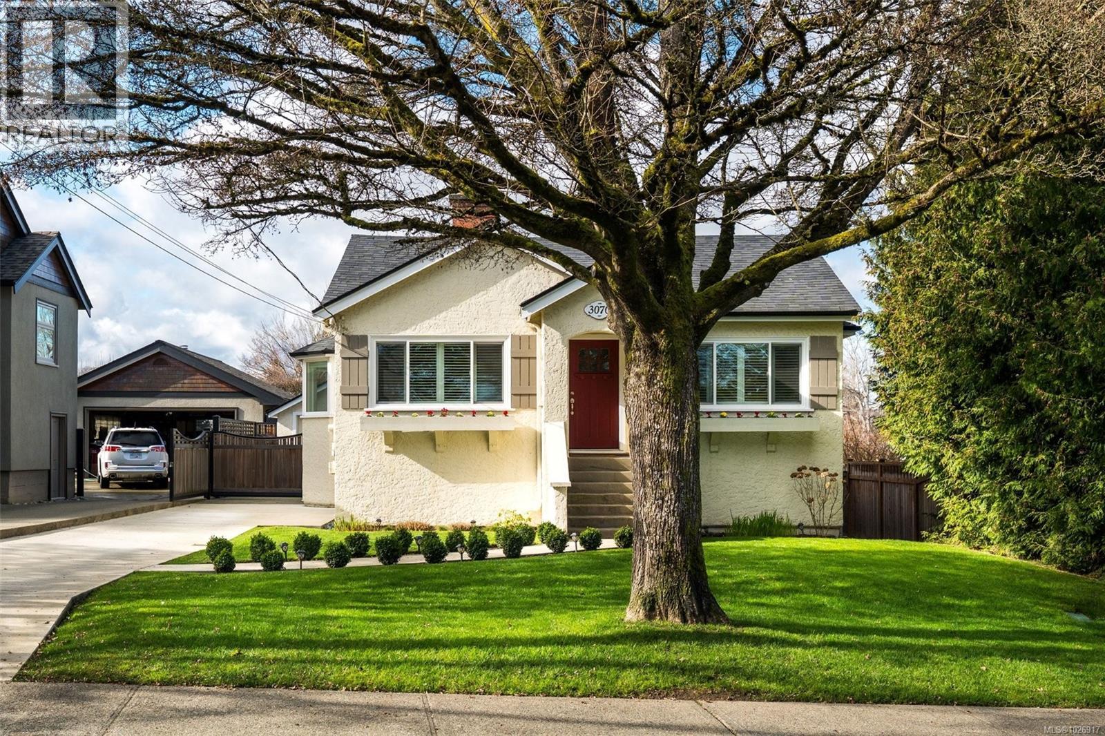 3070 Balfour Ave, Victoria