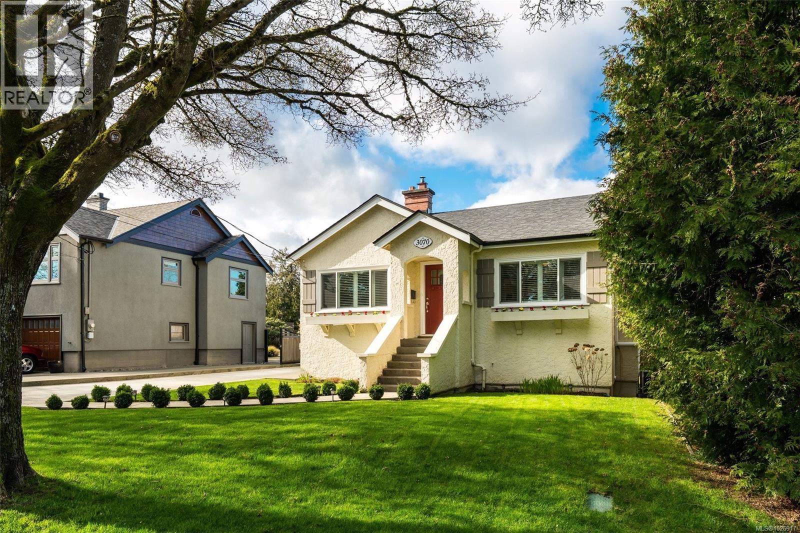 3070 Balfour Ave, Victoria