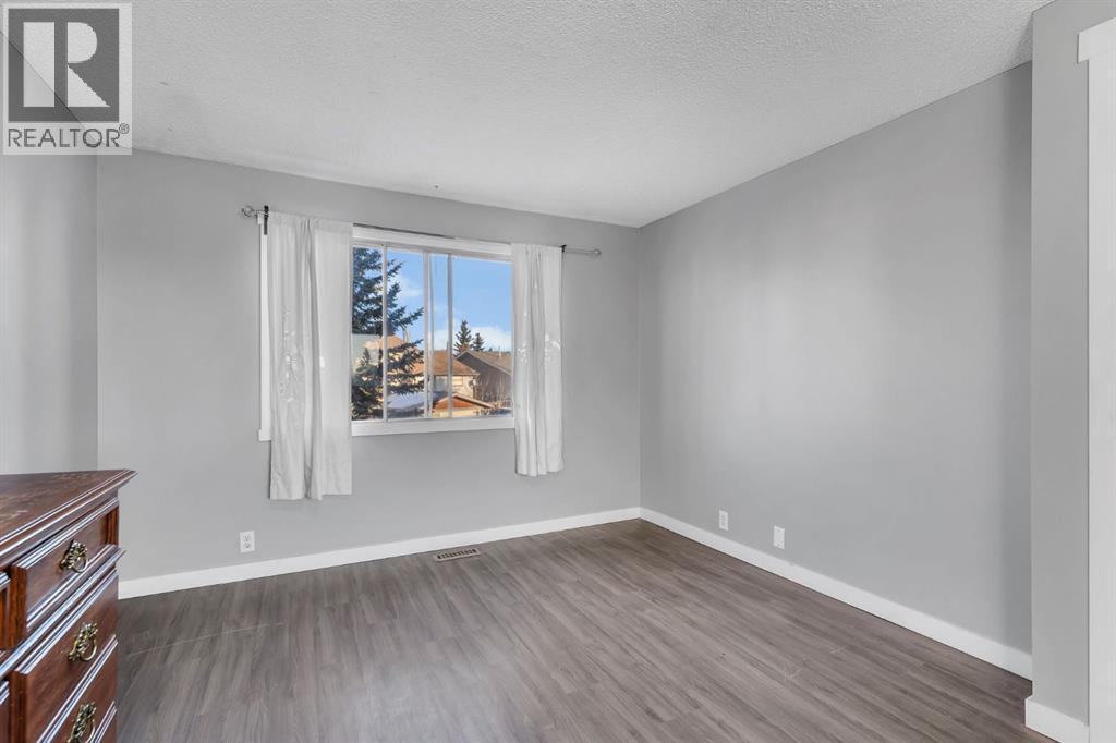 Single Family House for Sale in  Falton Court NE Falconridge Calgary 