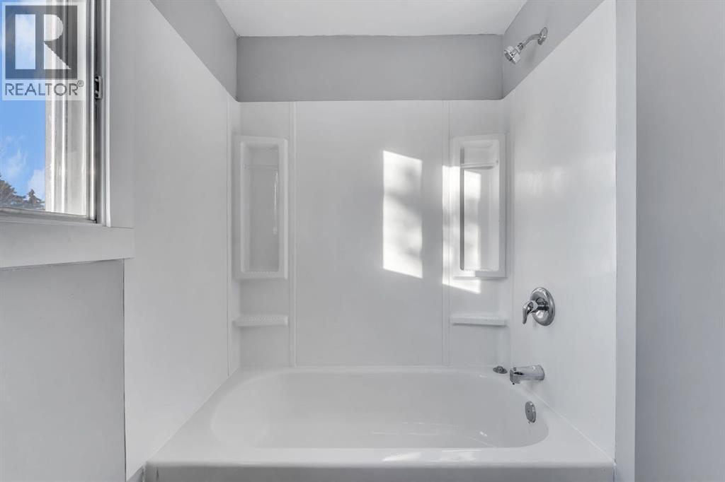 Single Family House for Sale in  Falton Court NE Falconridge Calgary 